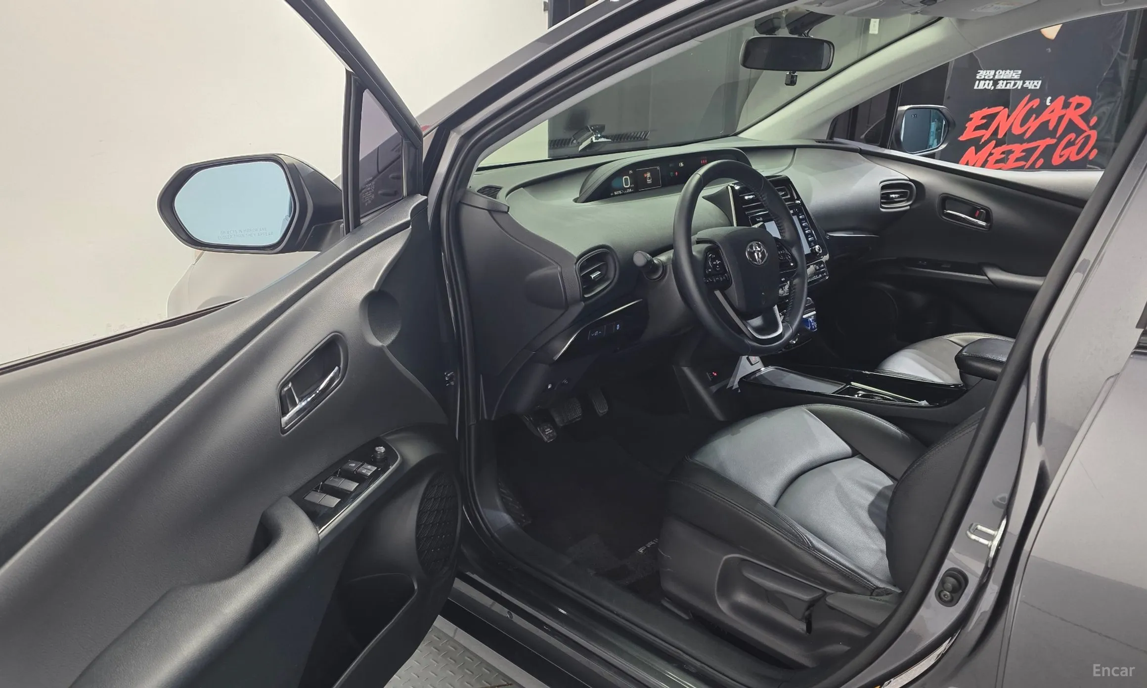 Toyota Prius 4th Generation превью 10