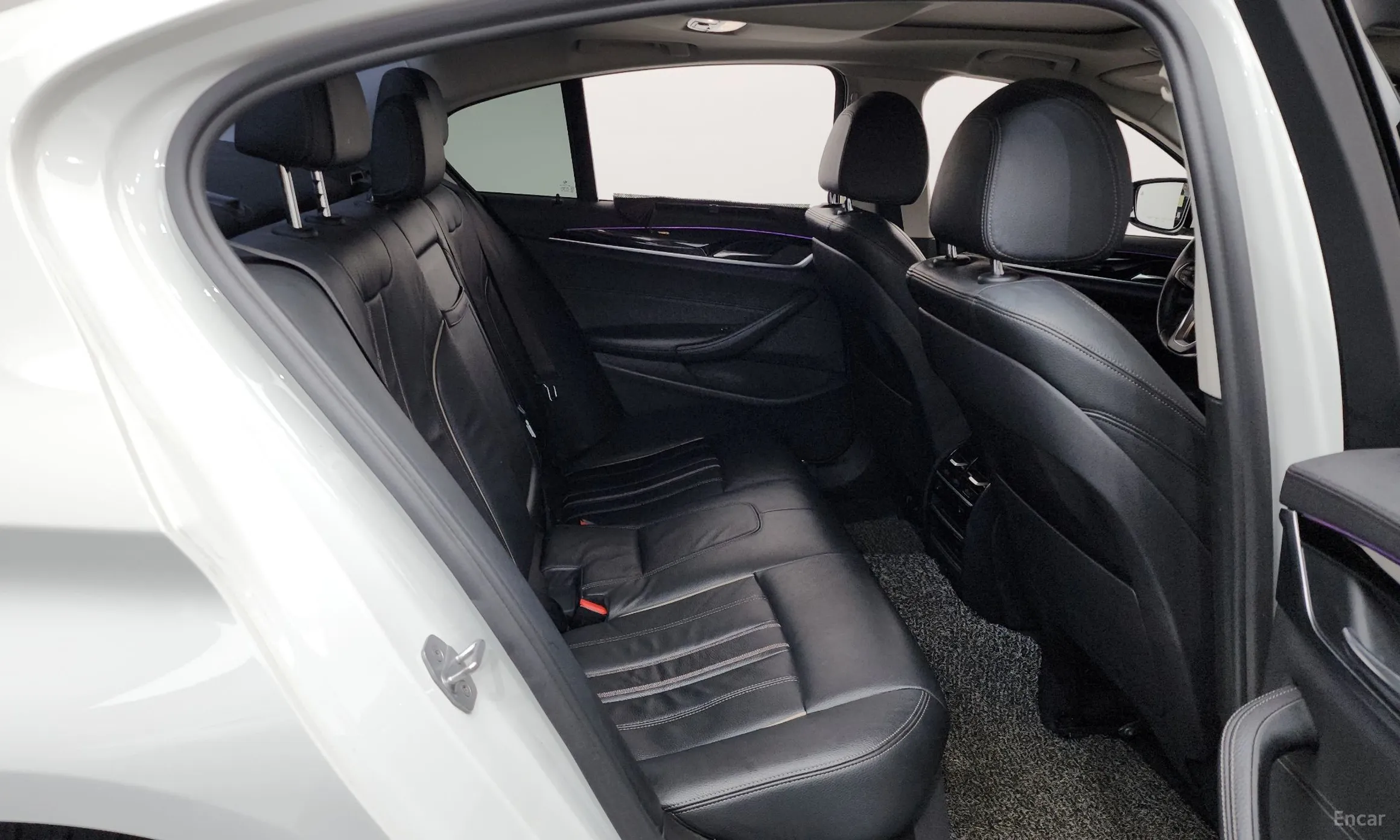 BMW 5 Series (G30) превью 11