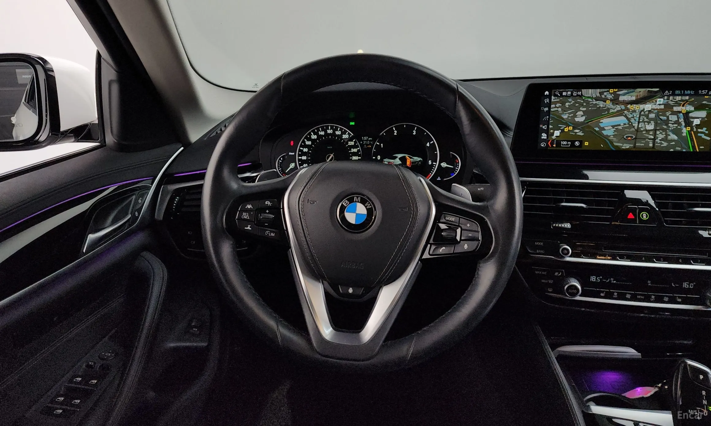 BMW 5 Series (G30) превью 13