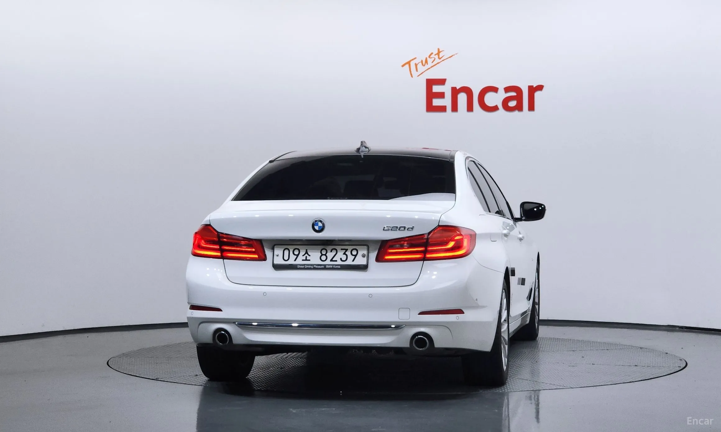 BMW 5 Series (G30) превью 4