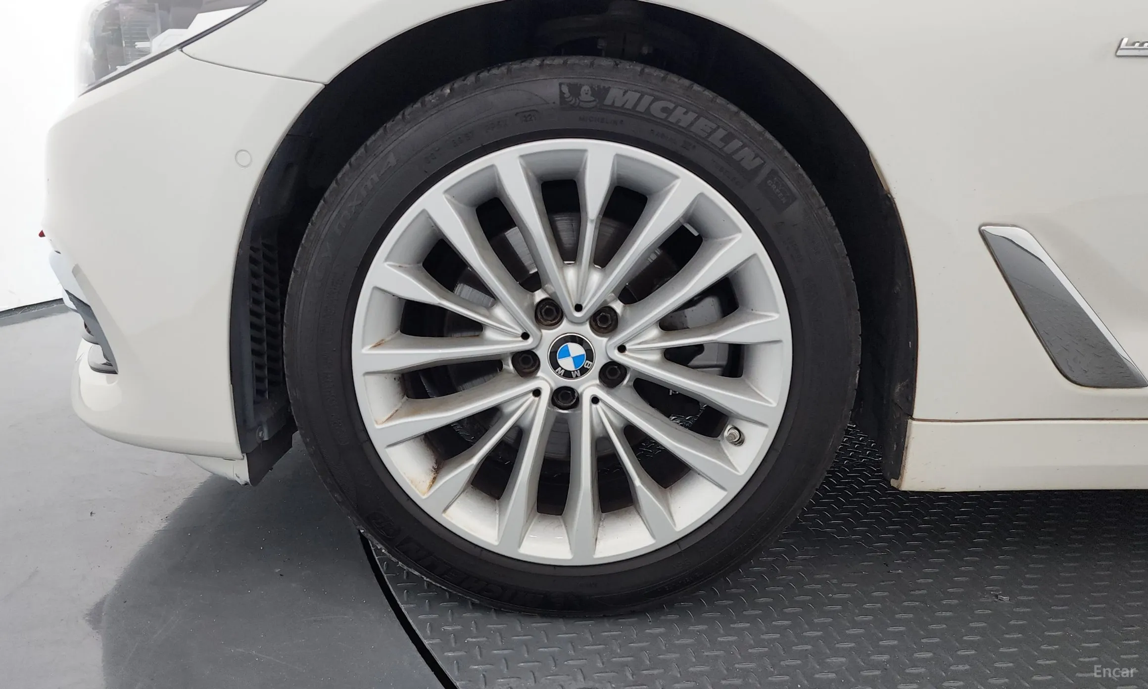 BMW 5 Series (G30) превью 5