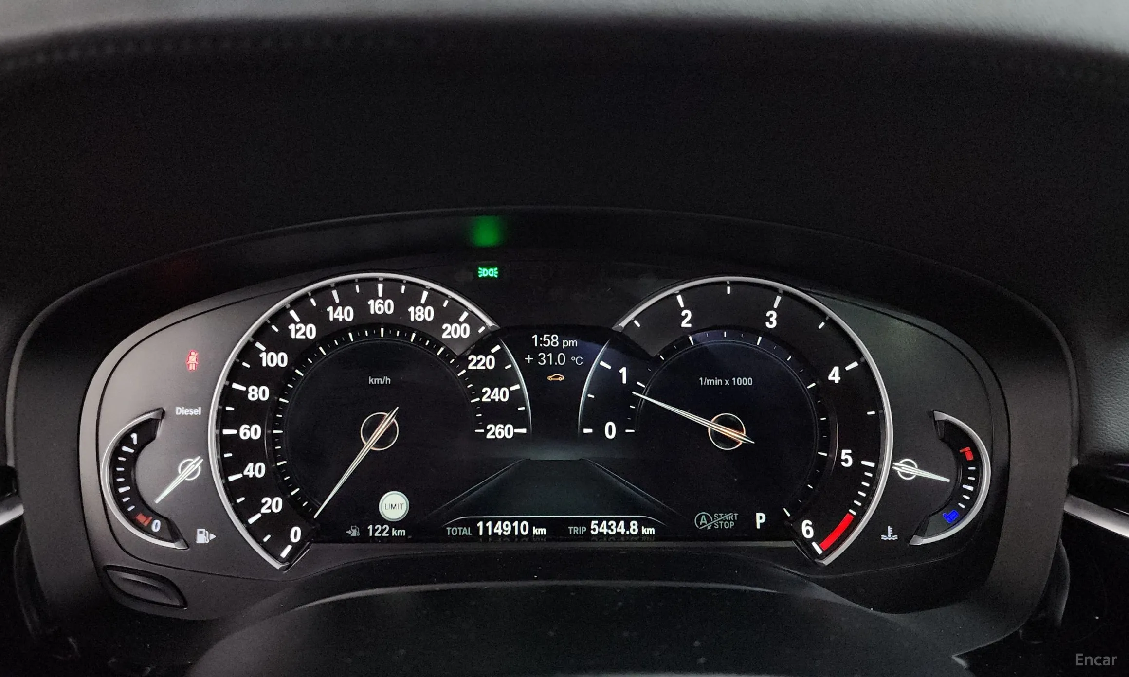 BMW 5 Series (G30) превью 8