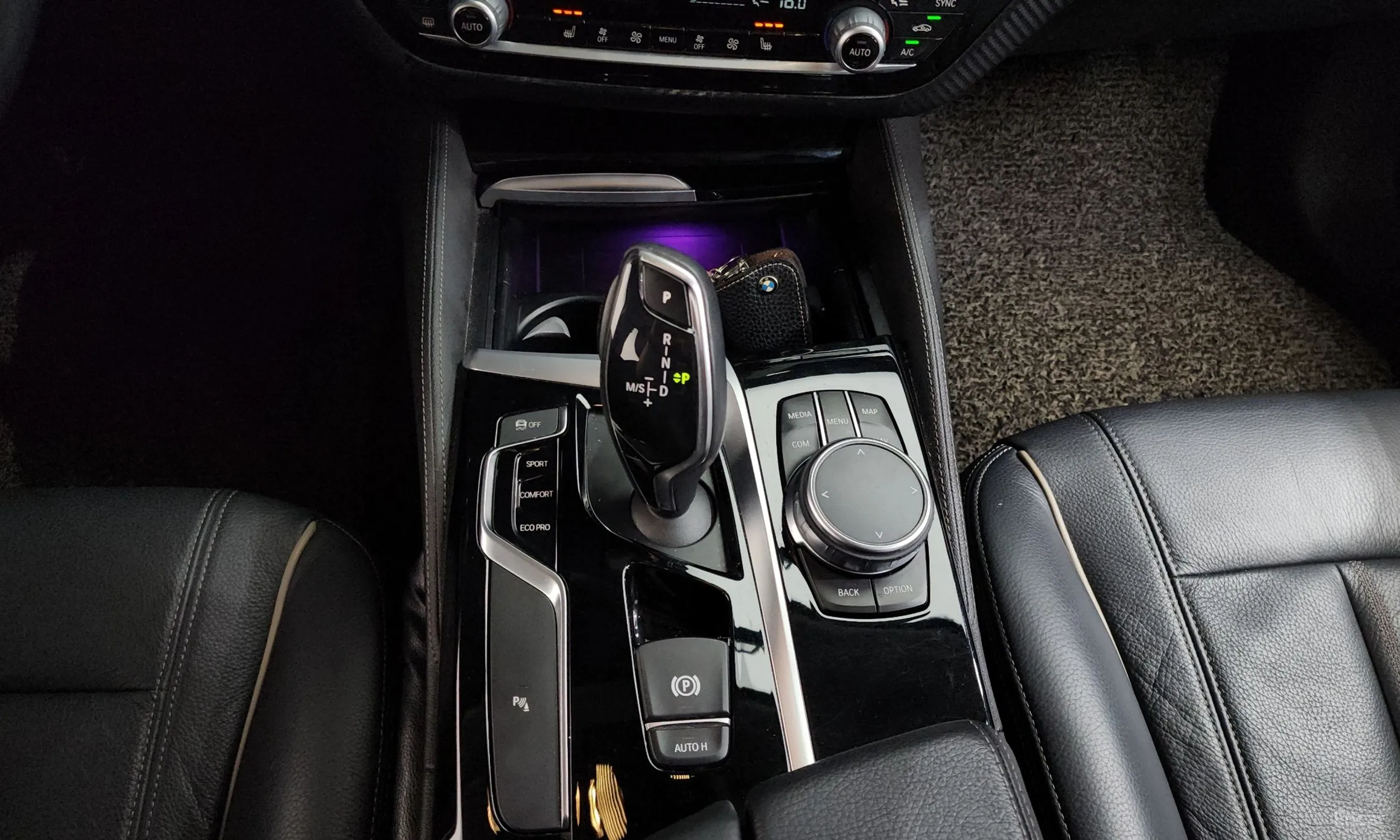 BMW 5 Series (G30) превью 9