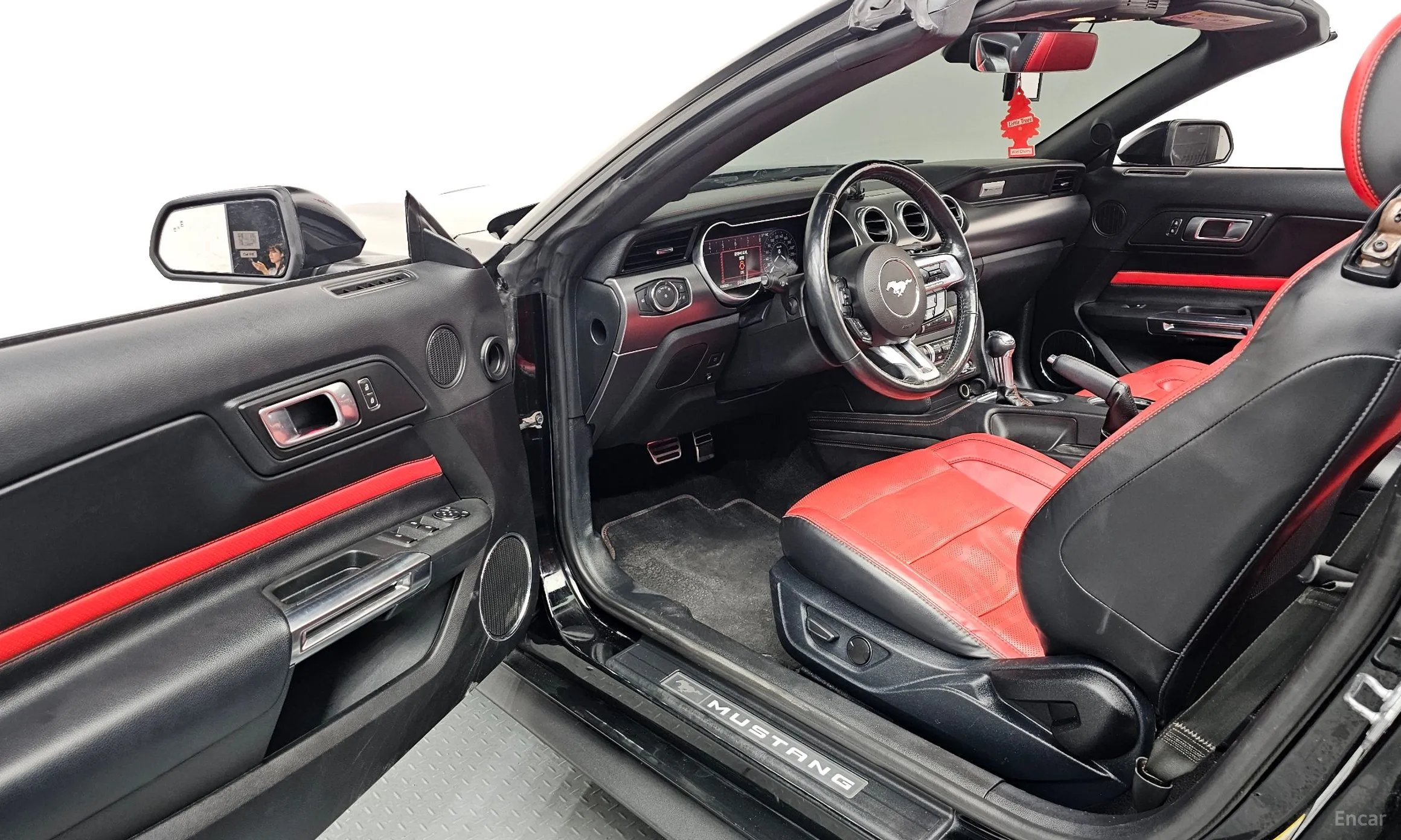 Ford Mustang превью 10