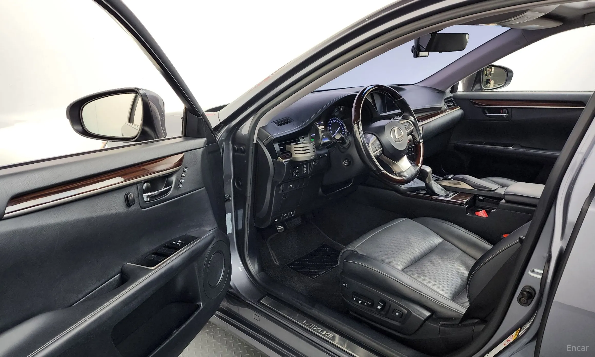 Lexus New ES300h превью 10