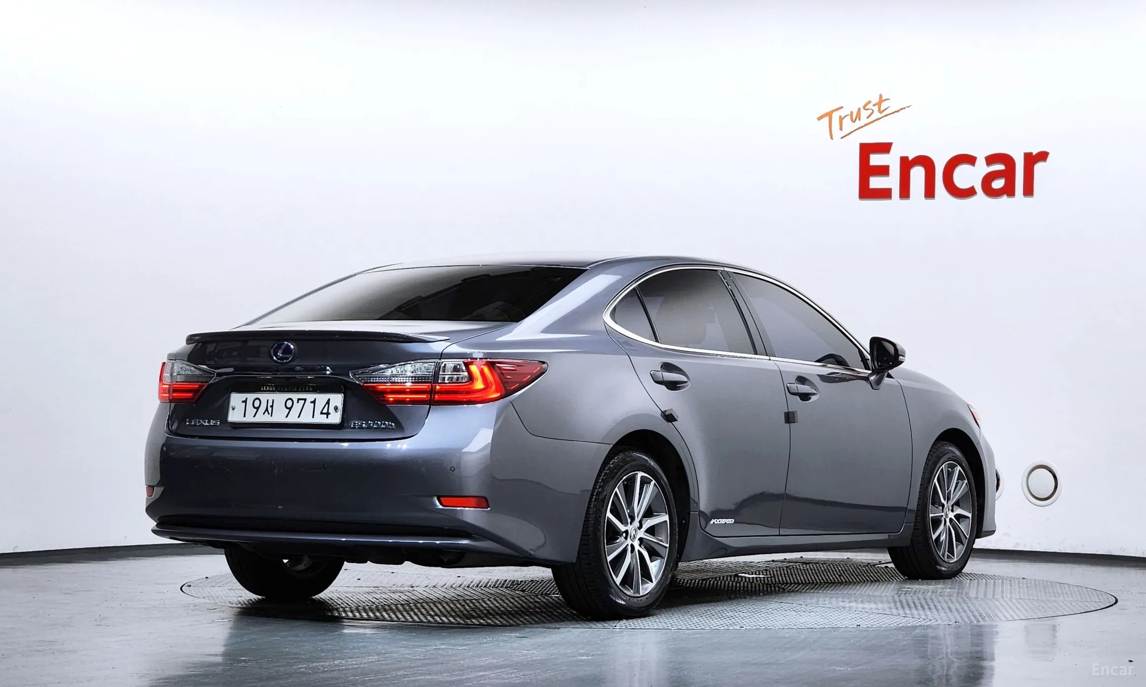 Lexus New ES300h
