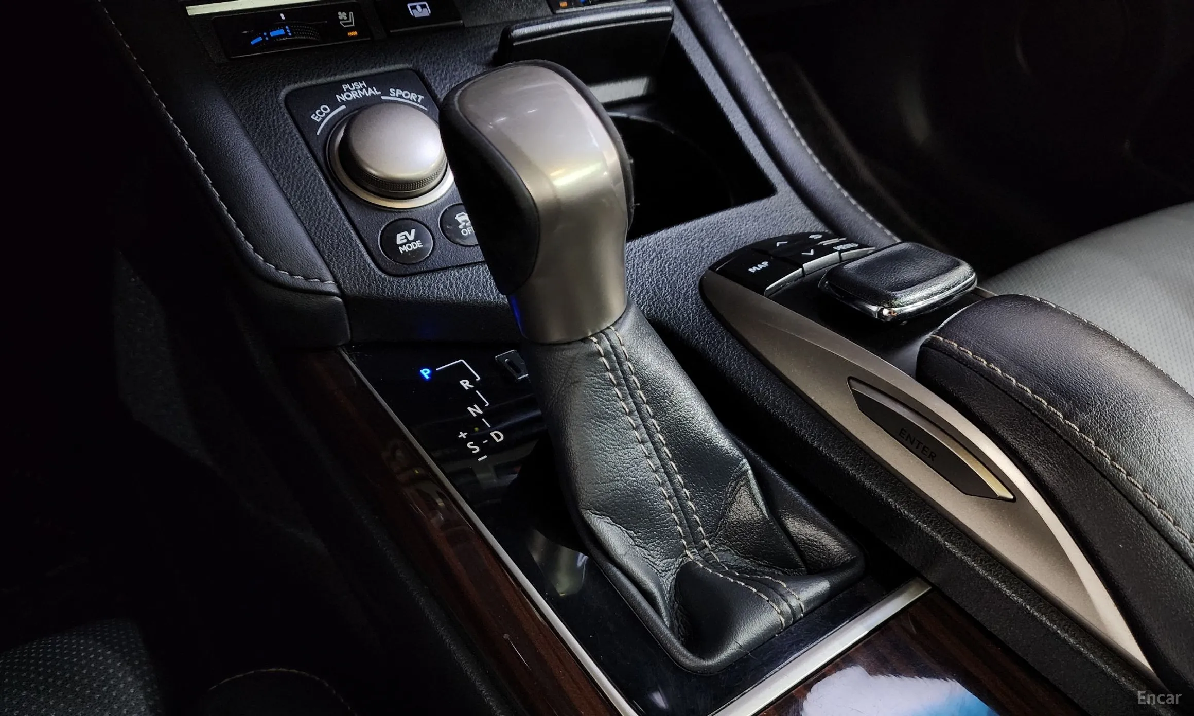 Lexus New ES300h превью 9
