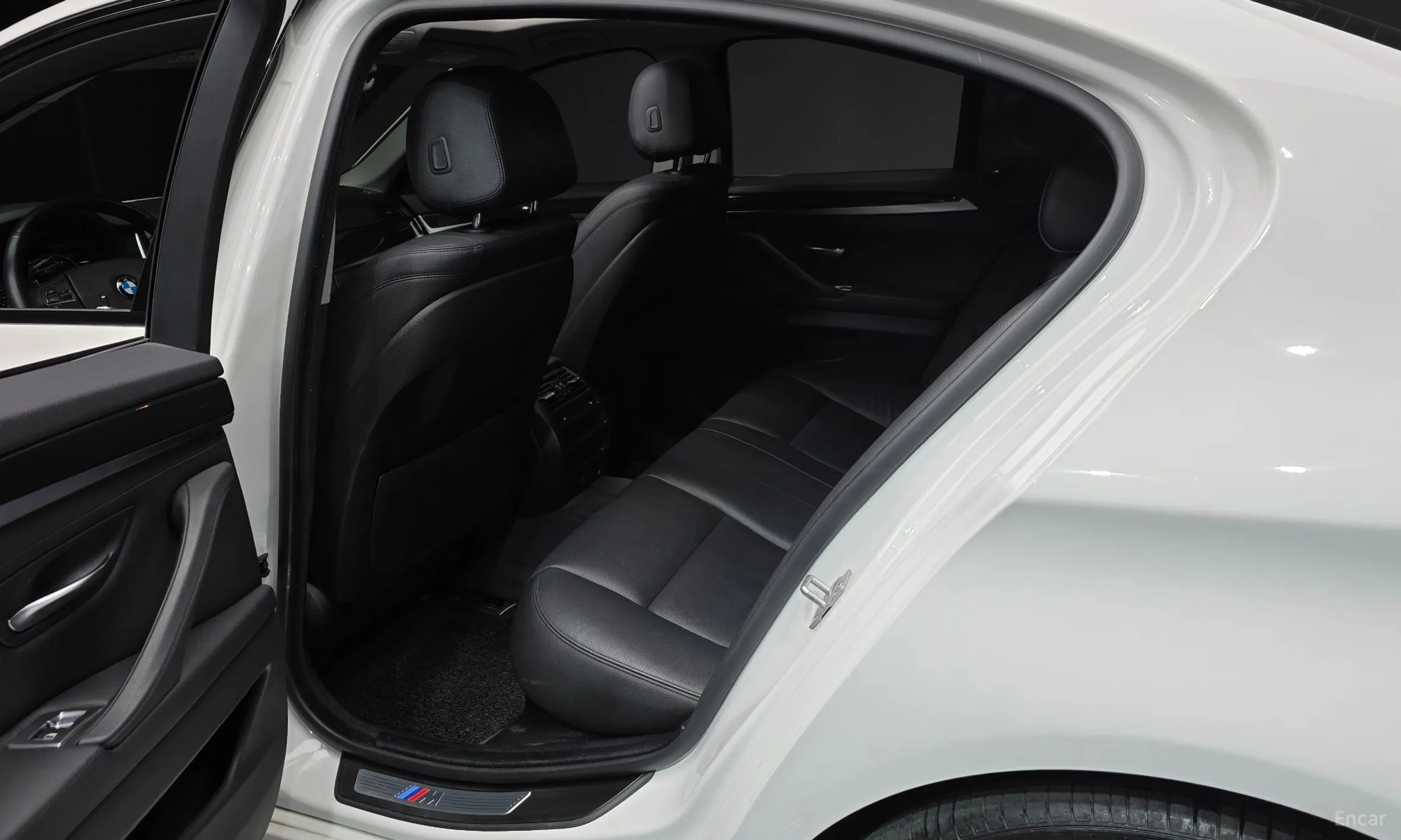 BMW 5 Series (F10) превью 11