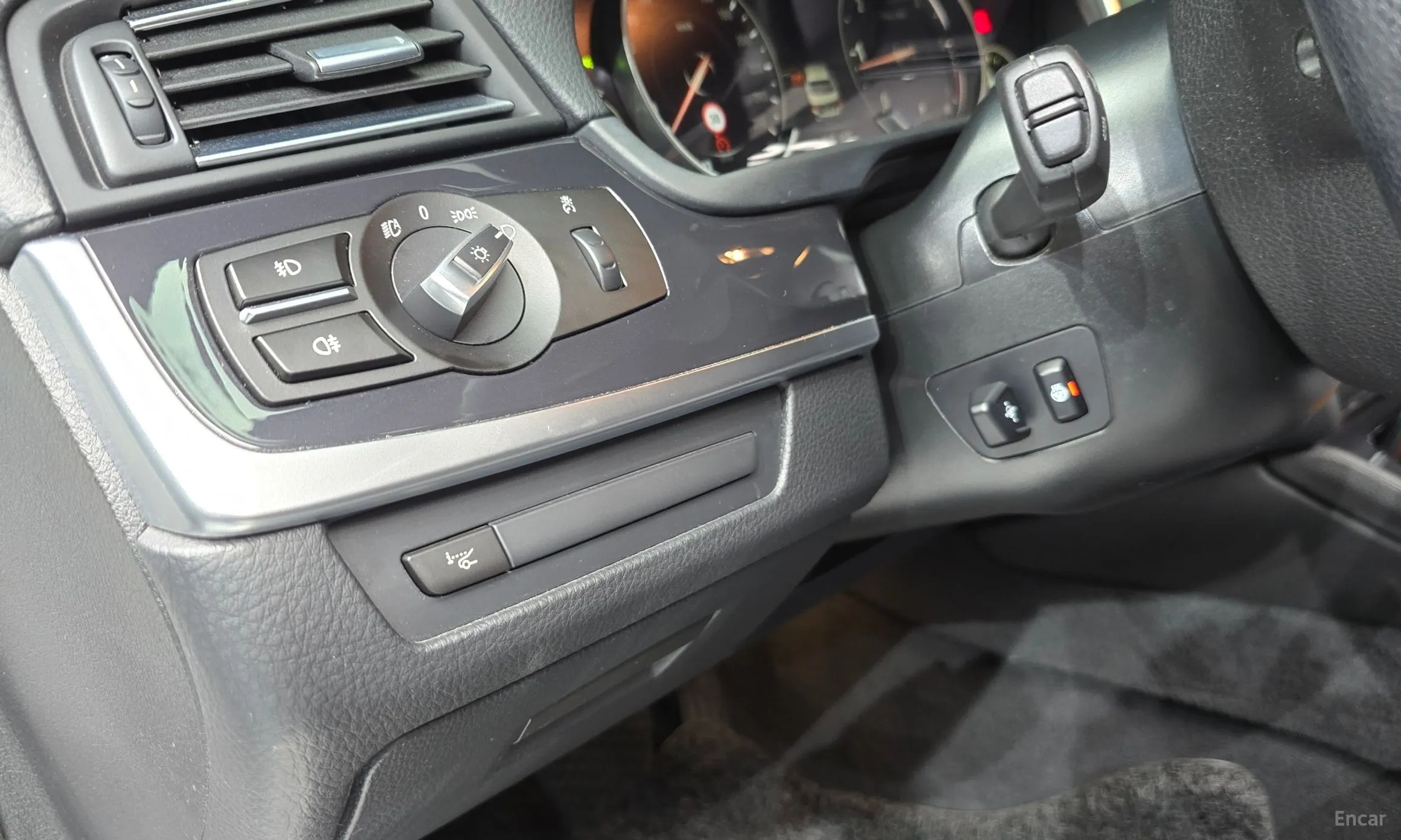 BMW 5 Series (F10) превью 14