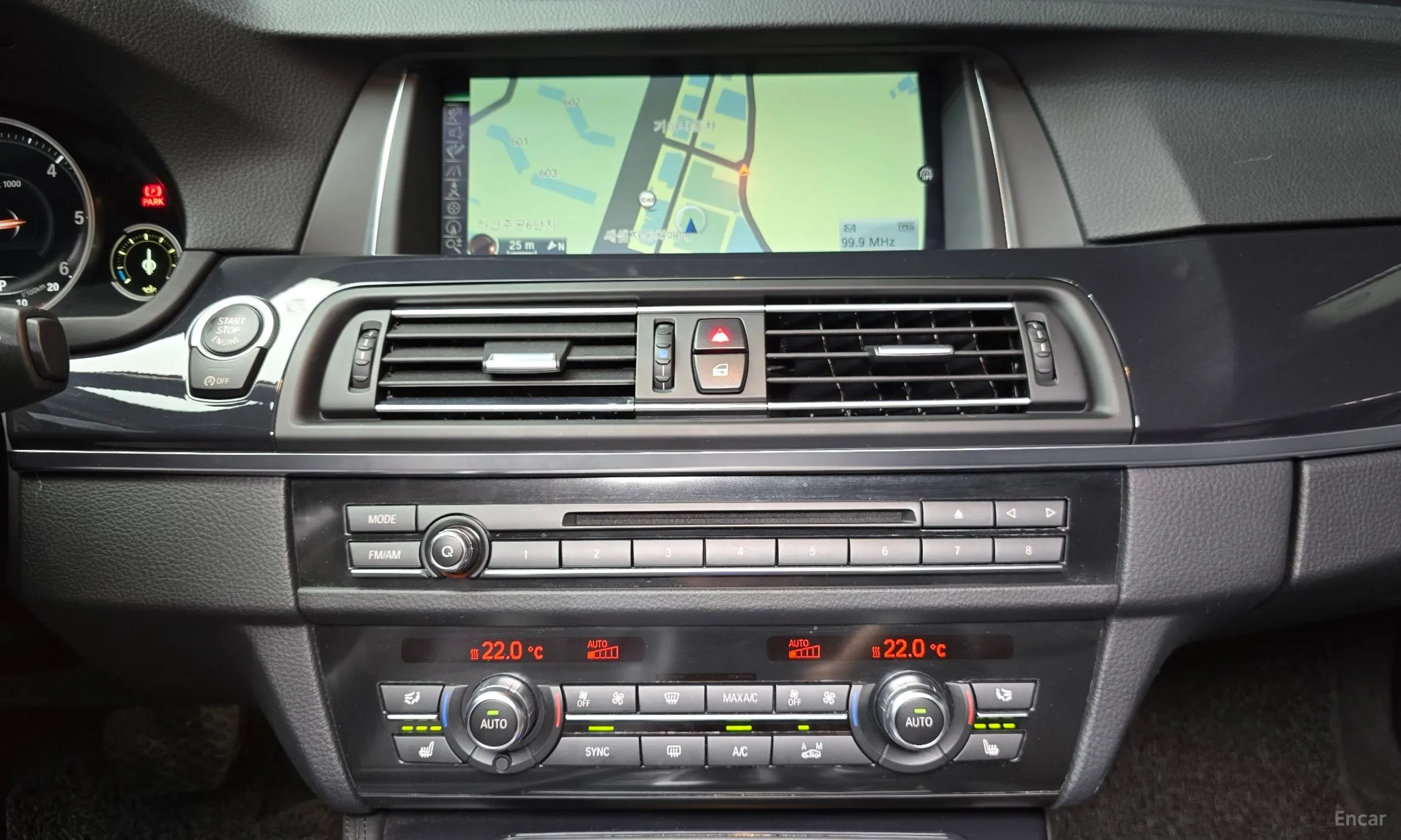 BMW 5 Series (F10) превью 16