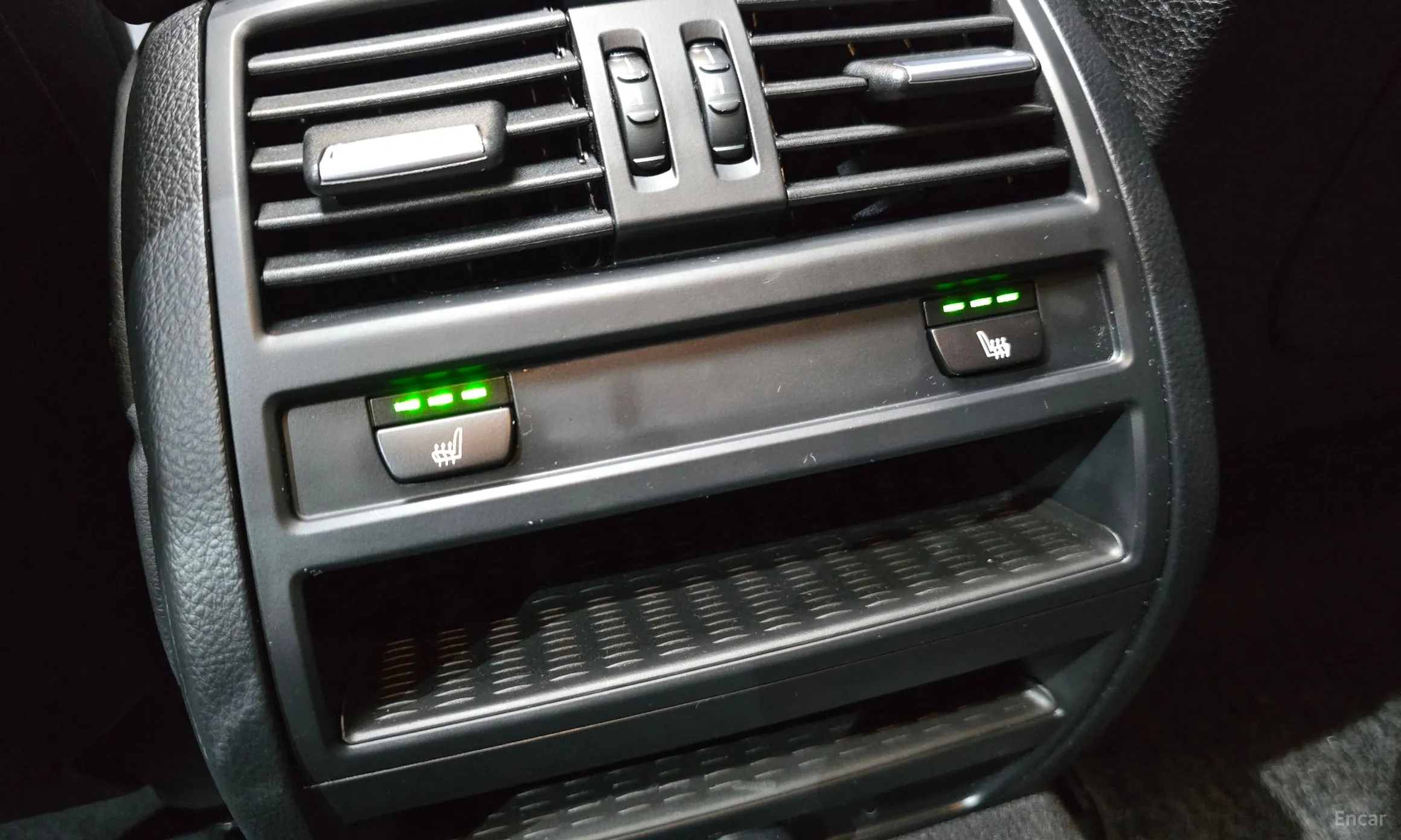 BMW 5 Series (F10) превью 17