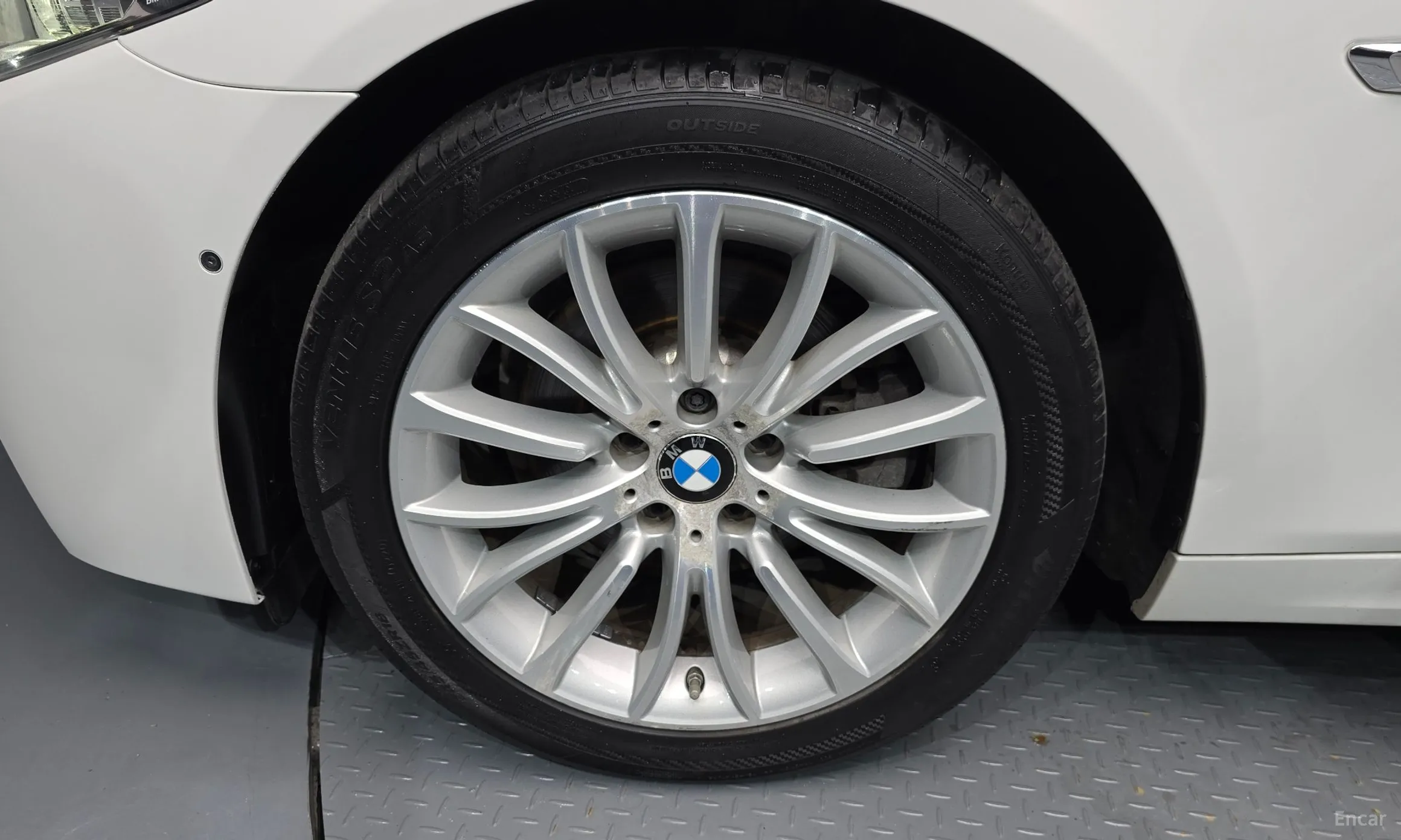 BMW 5 Series (F10) превью 5
