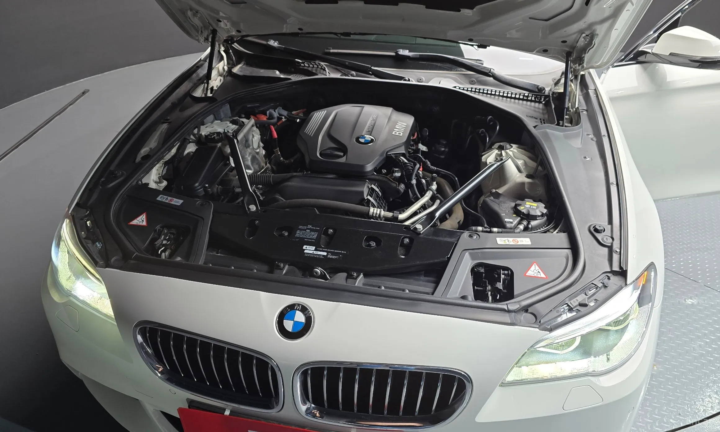 BMW 5 Series (F10) превью 6