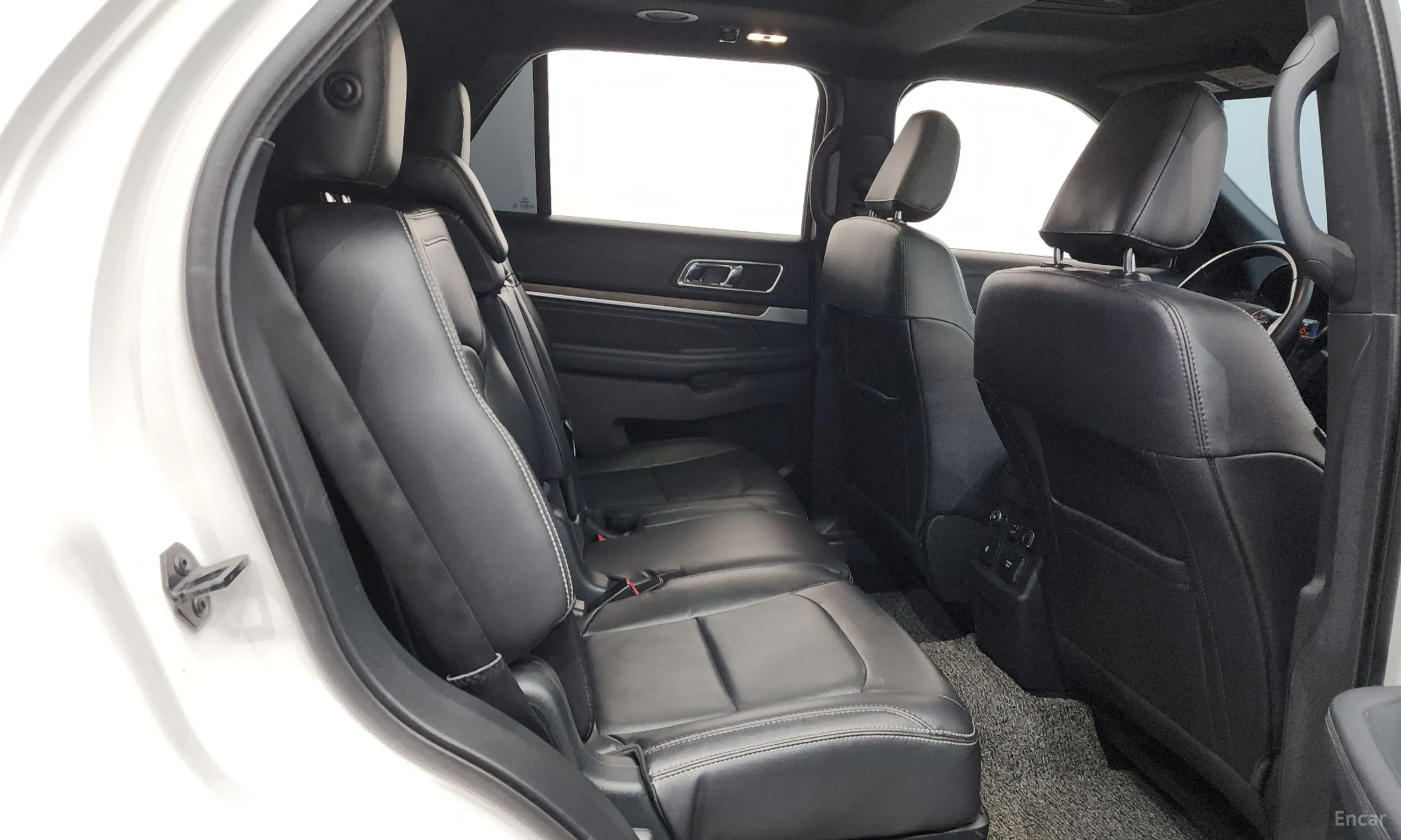 Ford Explorer превью 18
