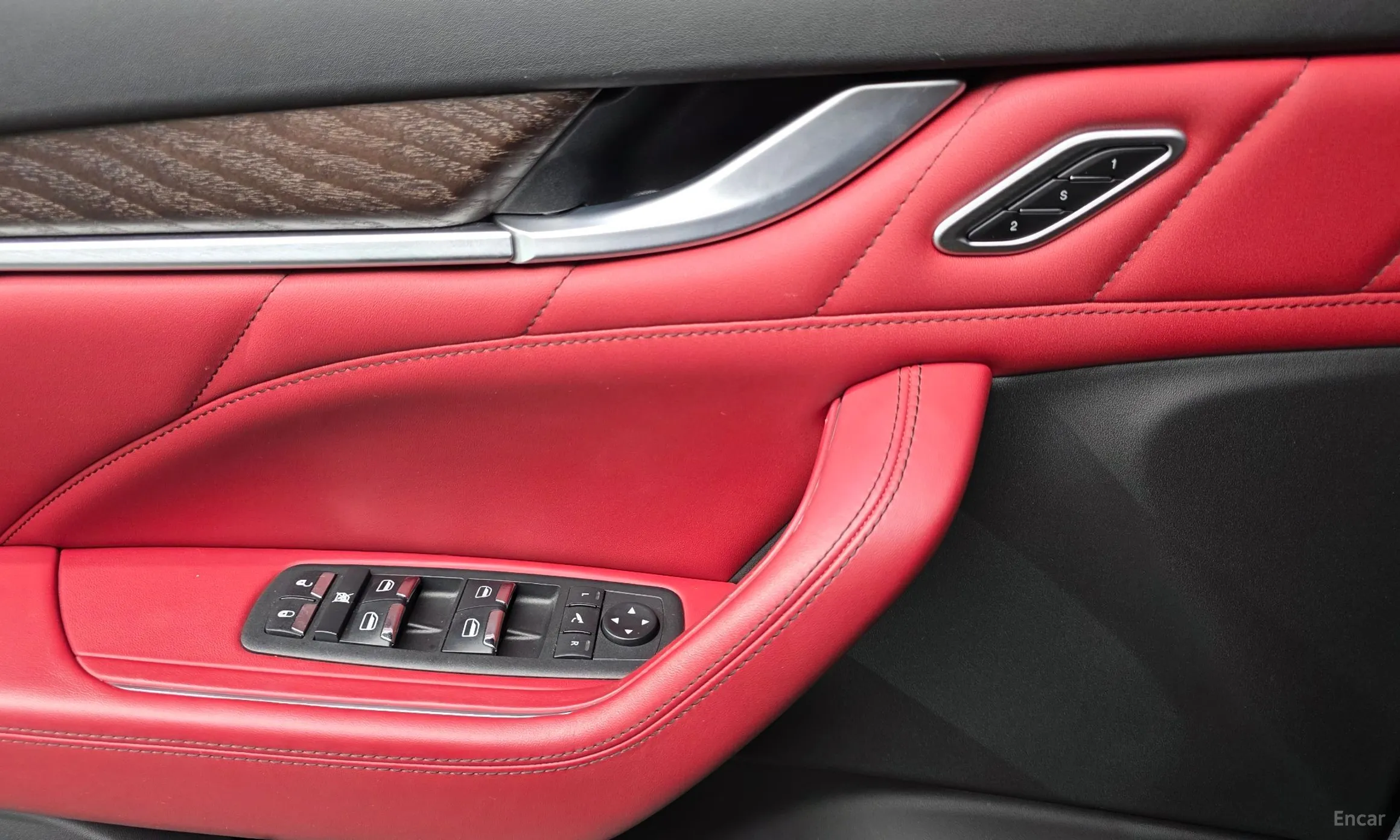 Maserati Levante превью 13