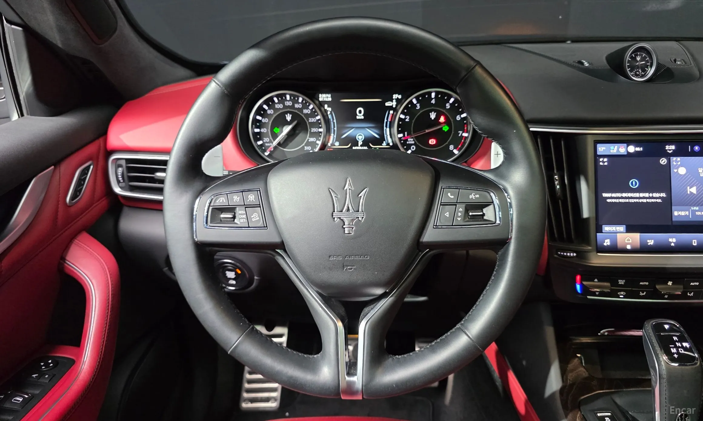 Maserati Levante превью 18