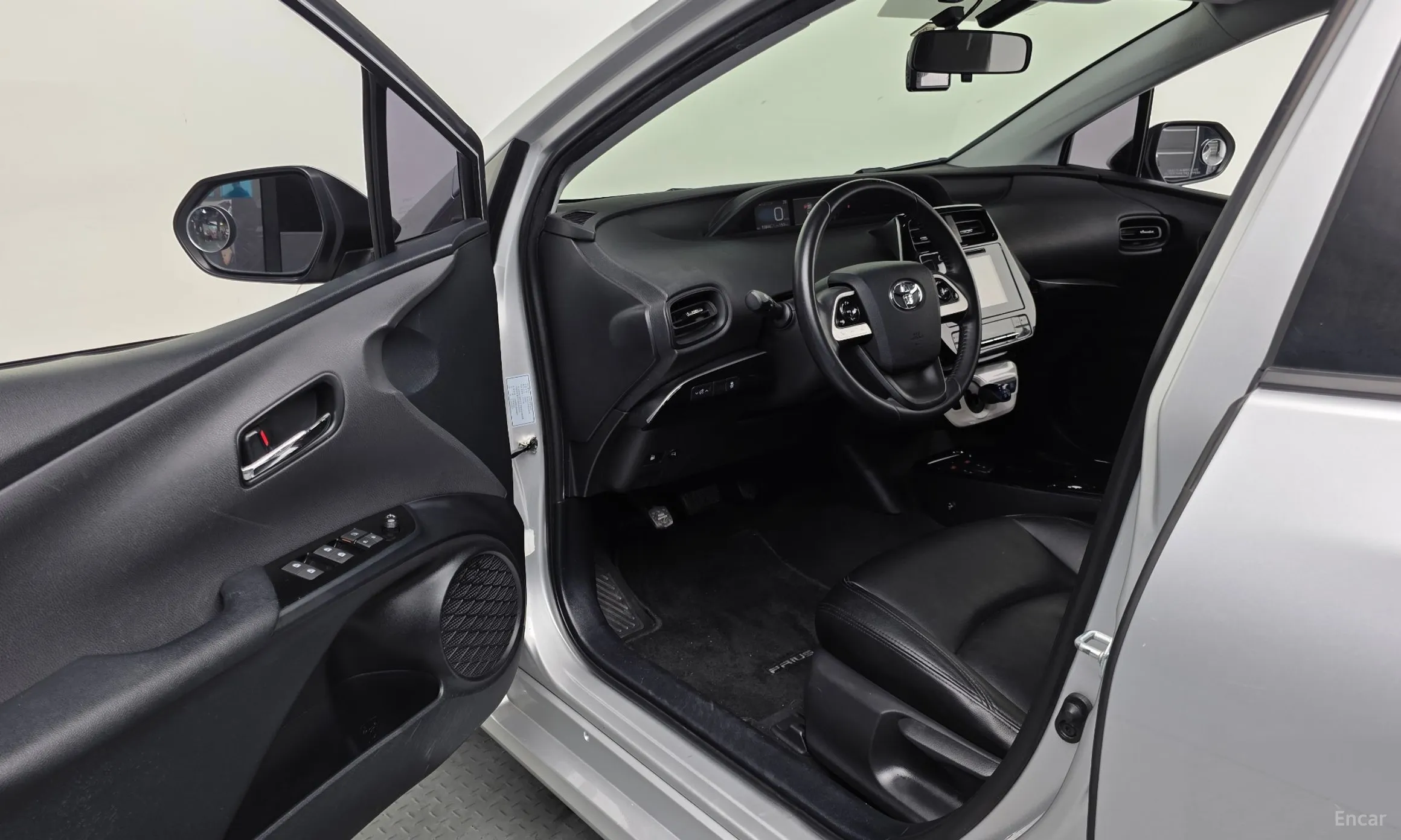 Toyota Prius 4th Generation превью 10