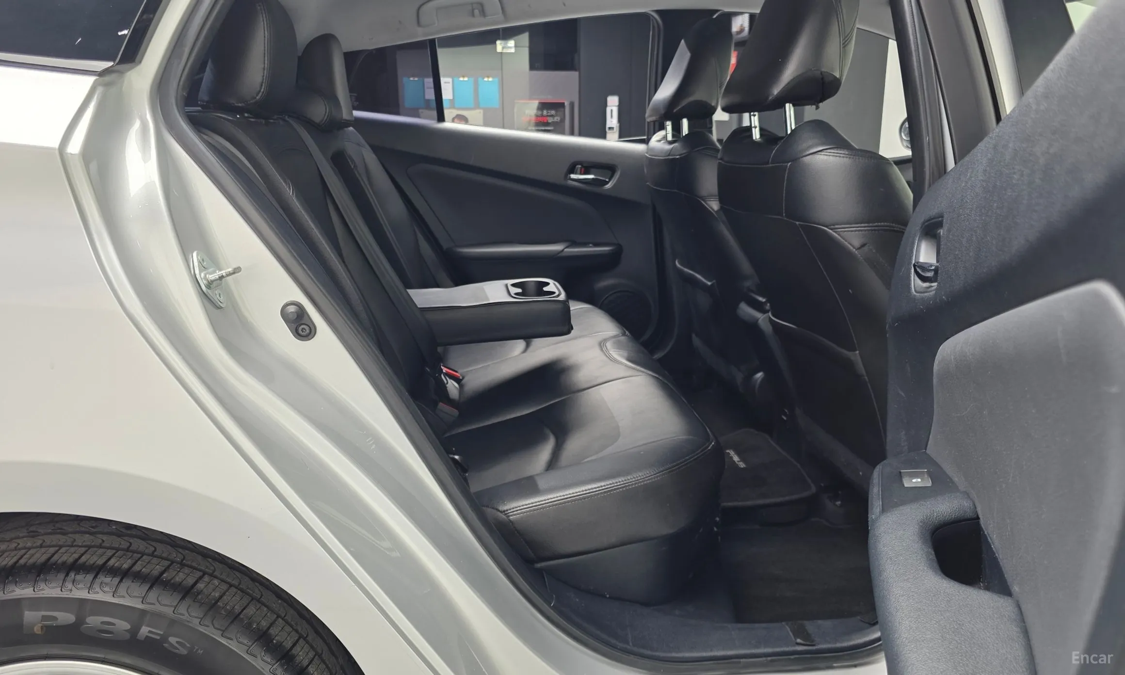 Toyota Prius 4th Generation превью 12