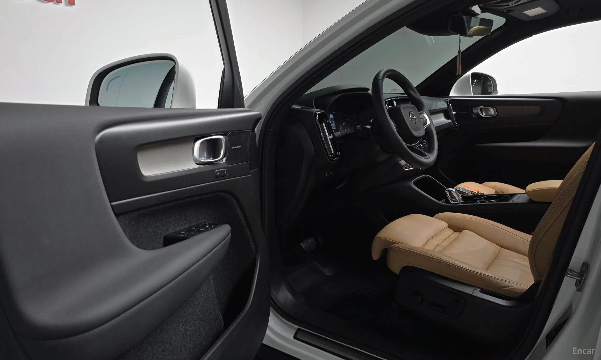 Volvo XC40 превью 10
