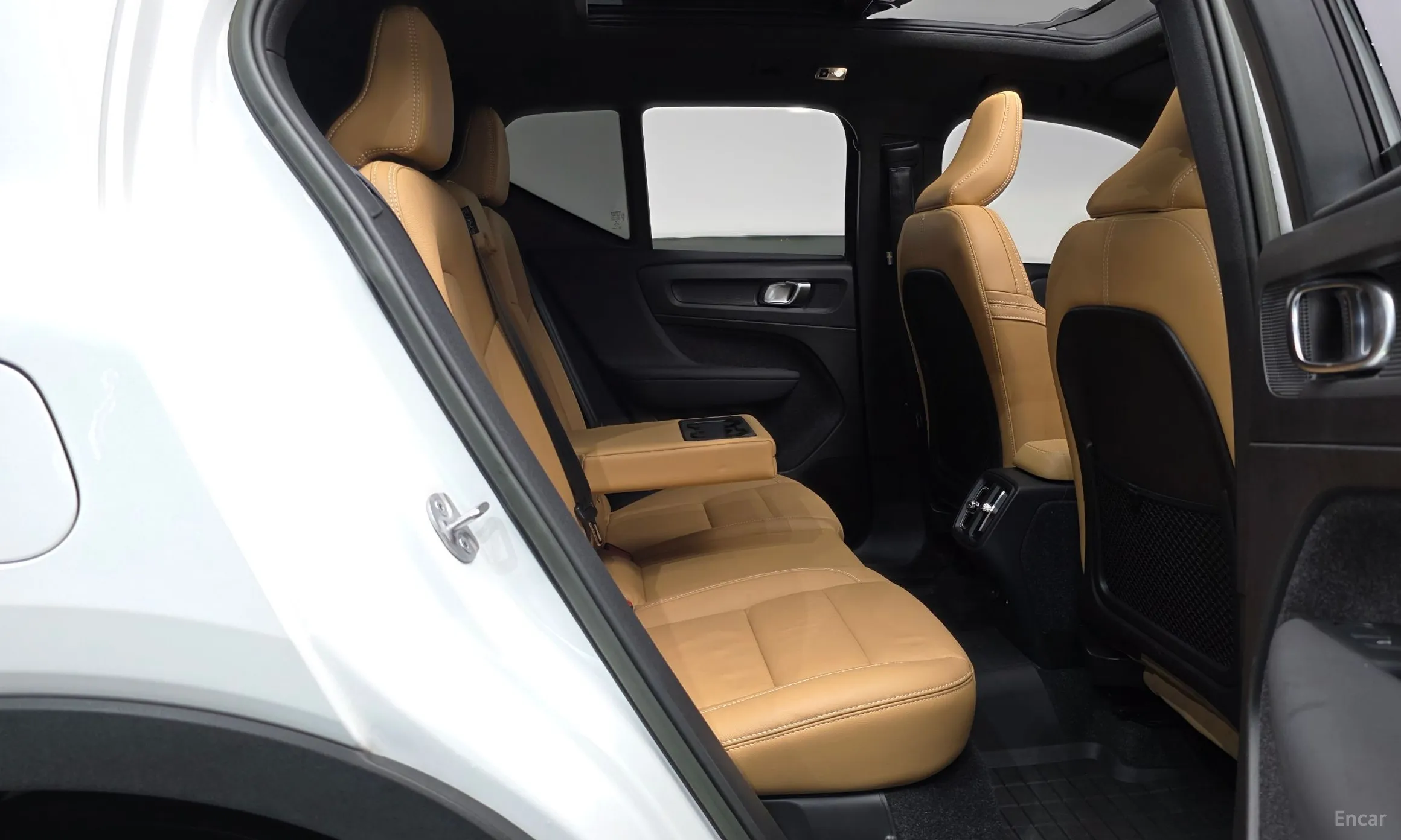 Volvo XC40 превью 11