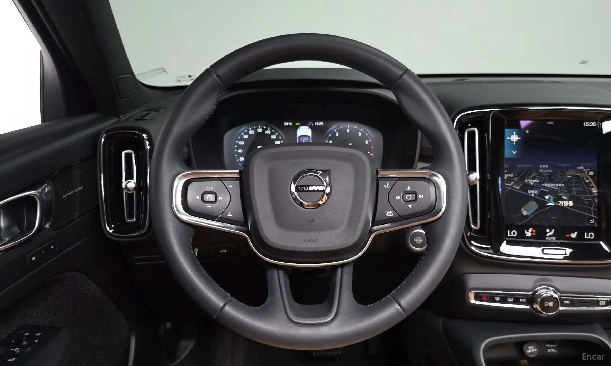 Volvo XC40 превью 12