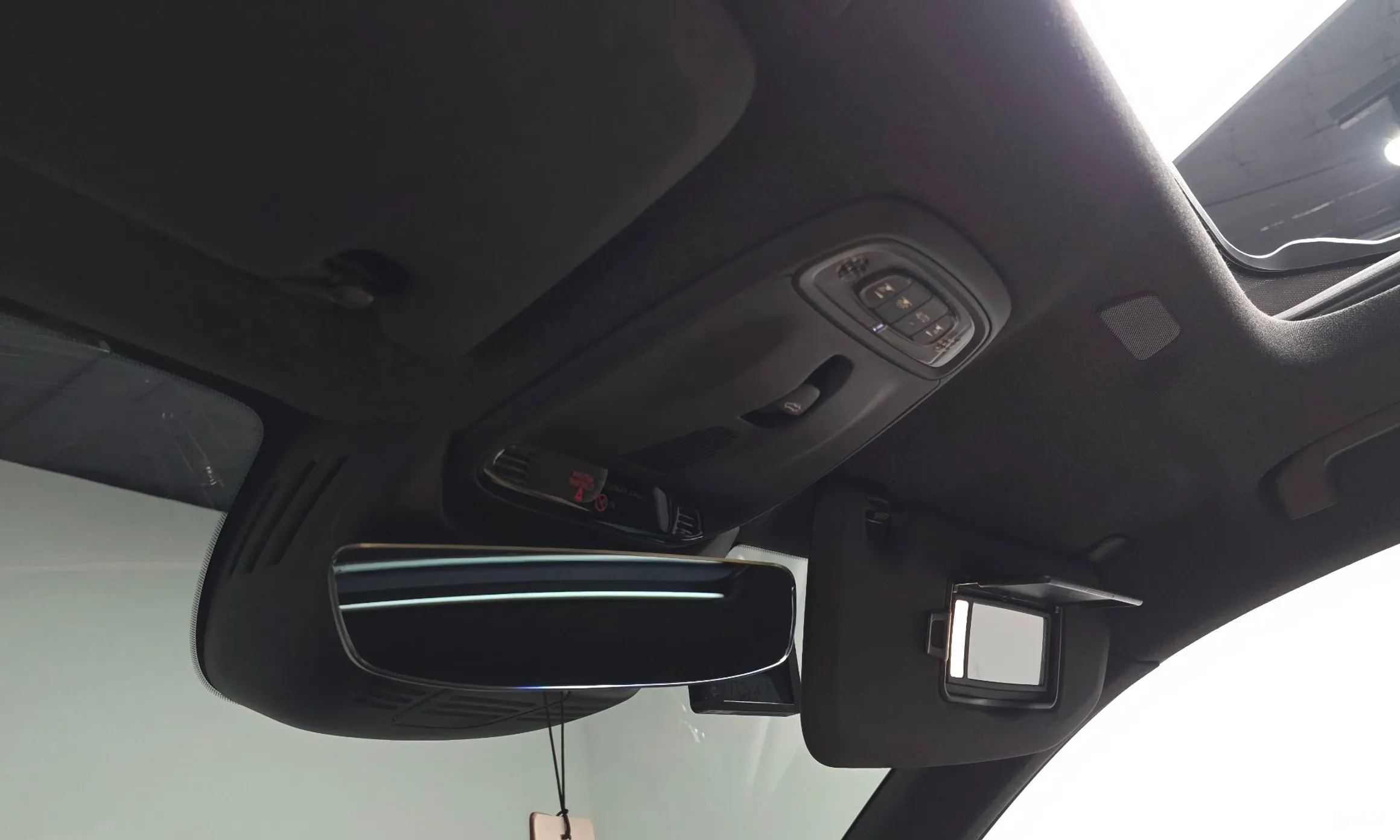 Volvo XC40 превью 19