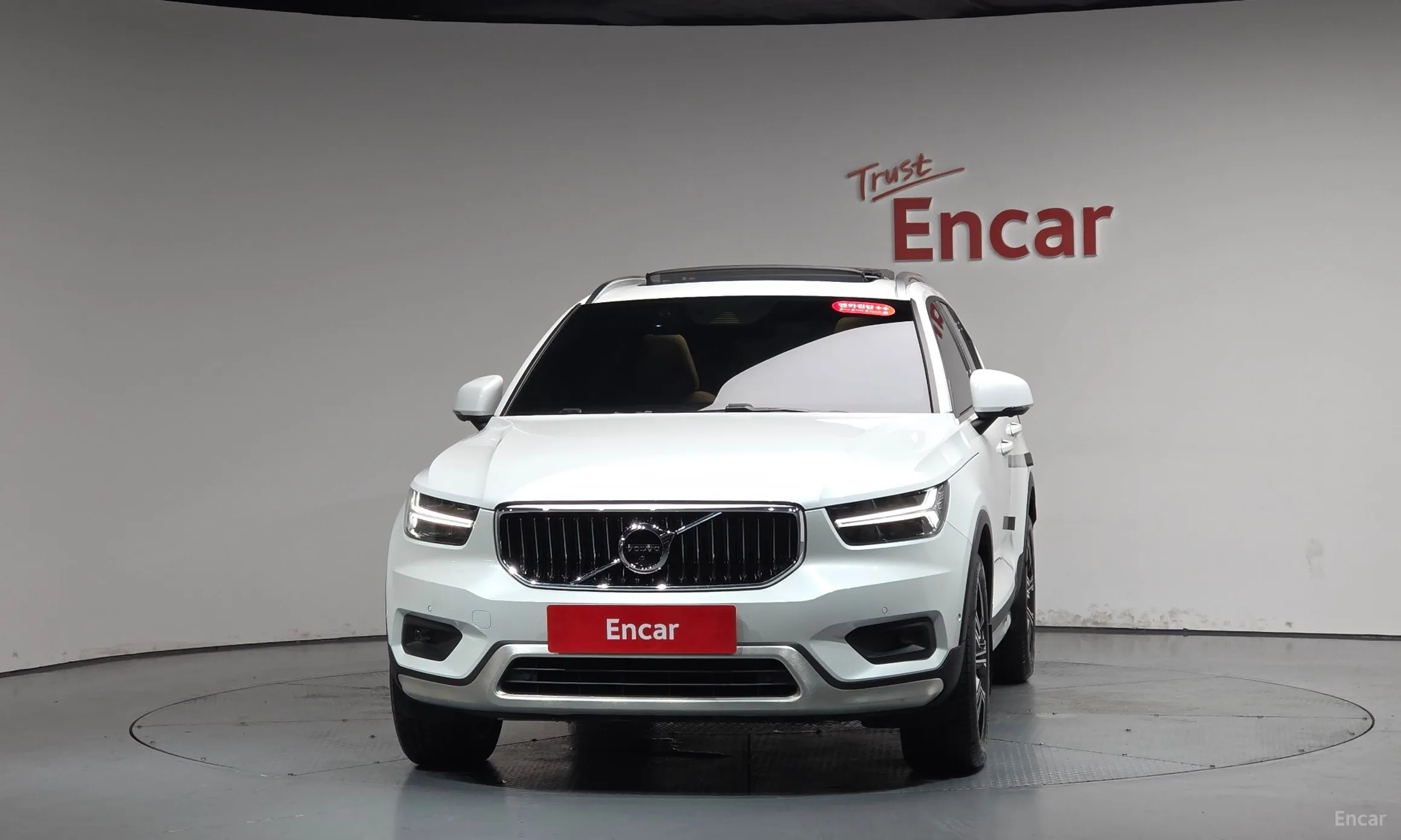 Volvo XC40 превью 3