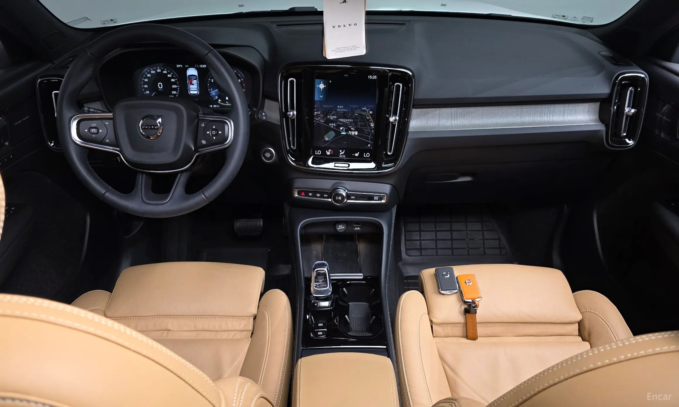 Volvo XC40 превью 7