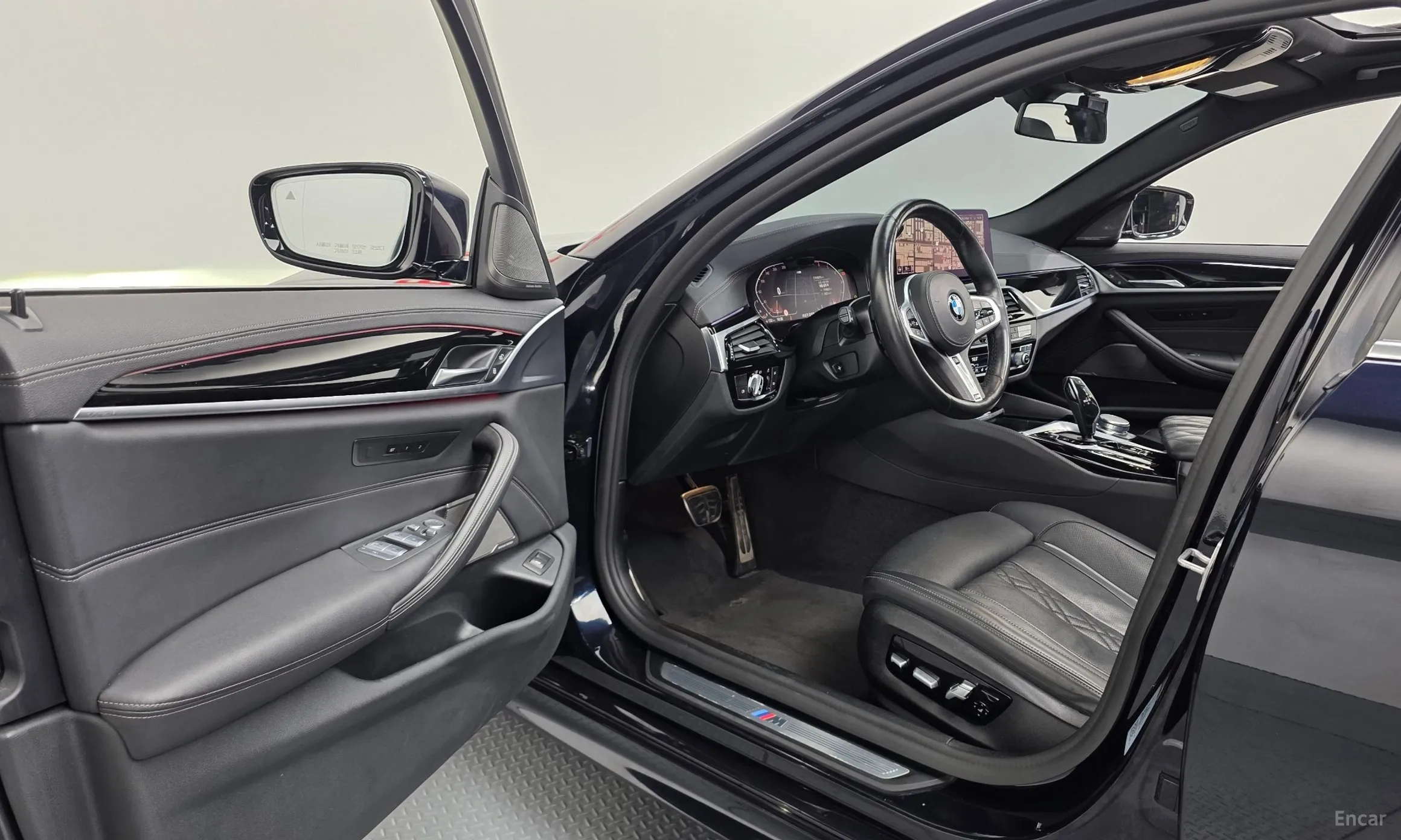 BMW 5 Series (G30) превью 10