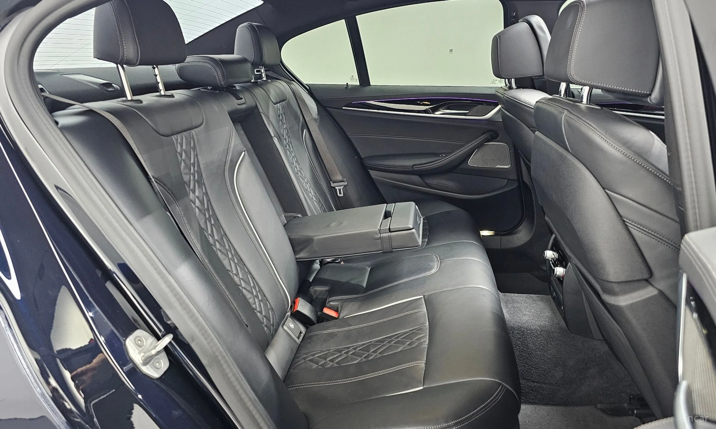 BMW 5 Series (G30) превью 11