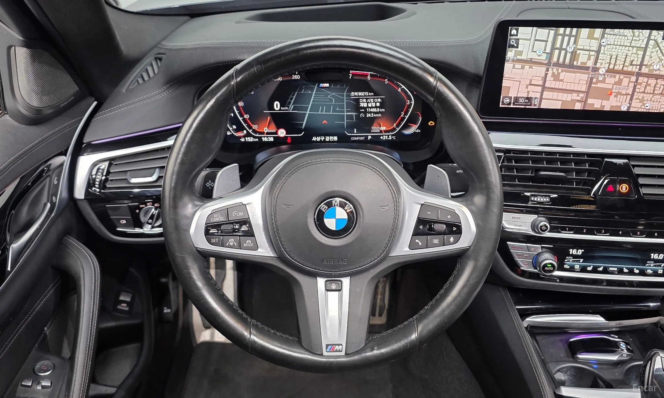 BMW 5 Series (G30) превью 13