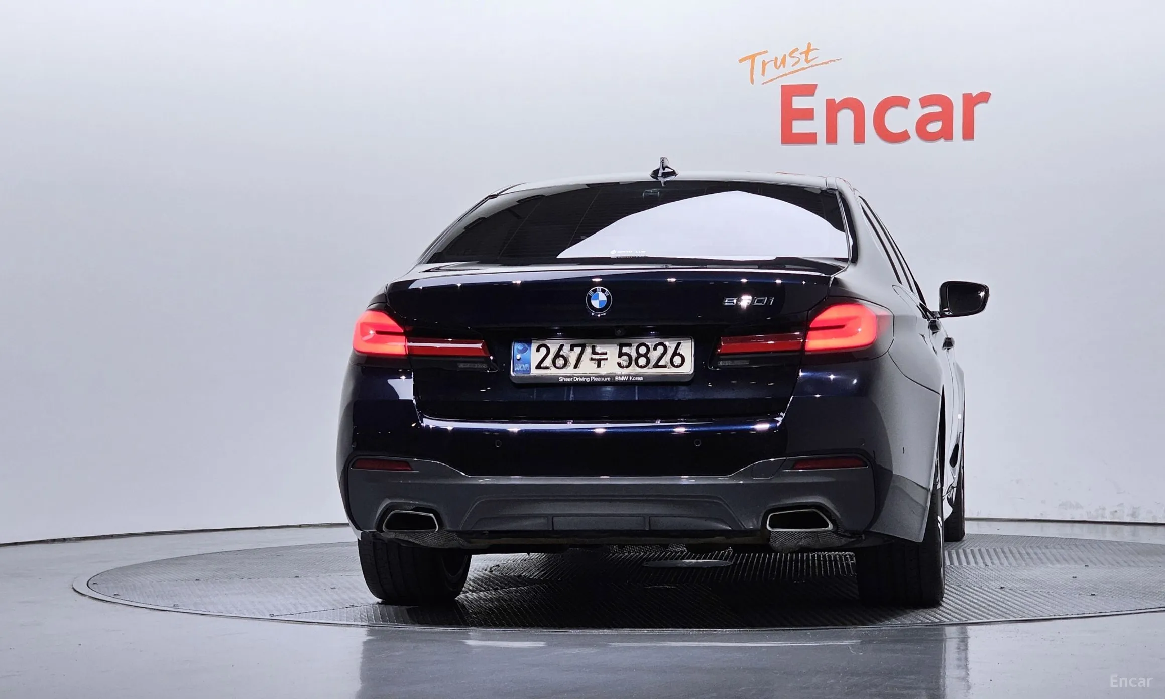 BMW 5 Series (G30) превью 4