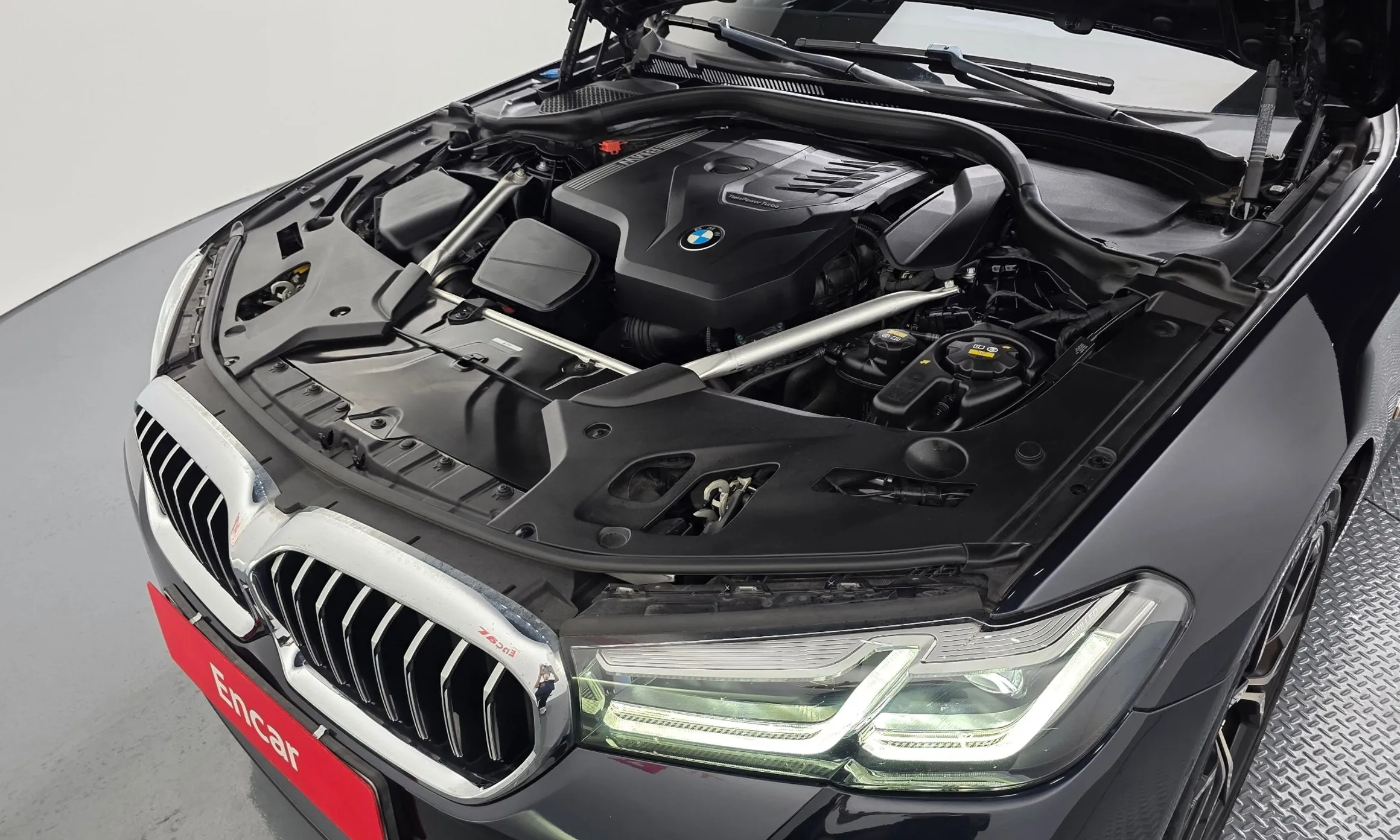 BMW 5 Series (G30) превью 6