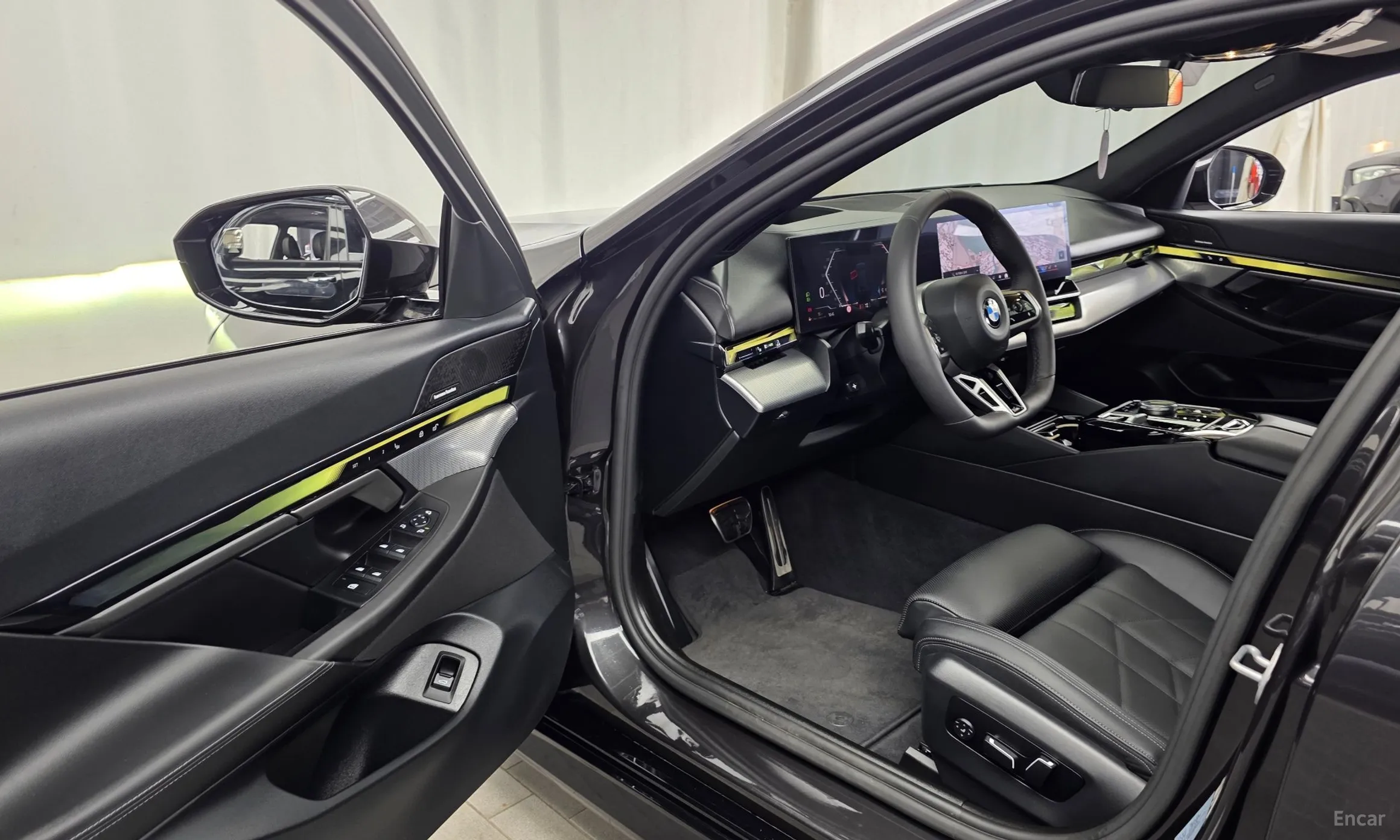 BMW 5 Series (G60) превью 10