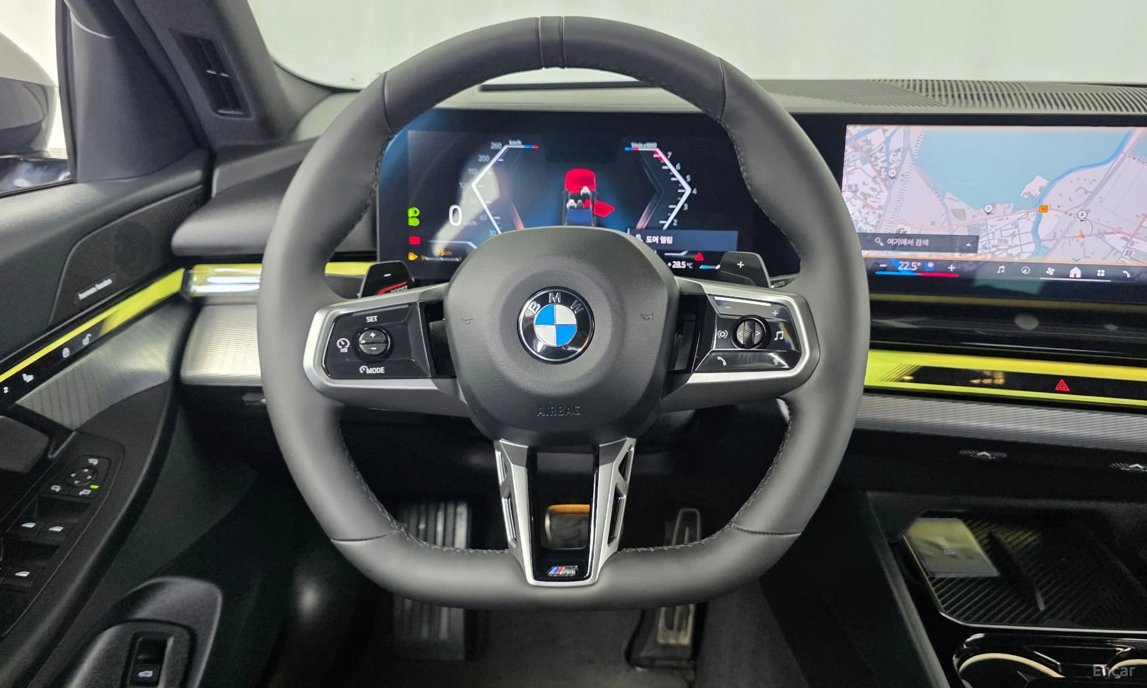 BMW 5 Series (G60) превью 13