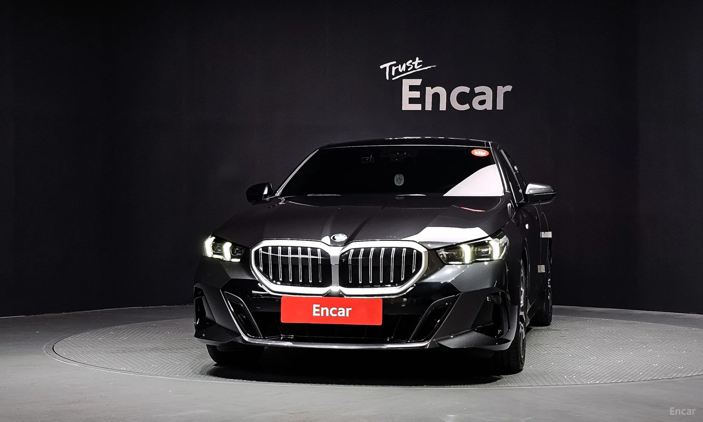 BMW 5 Series (G60) превью 3