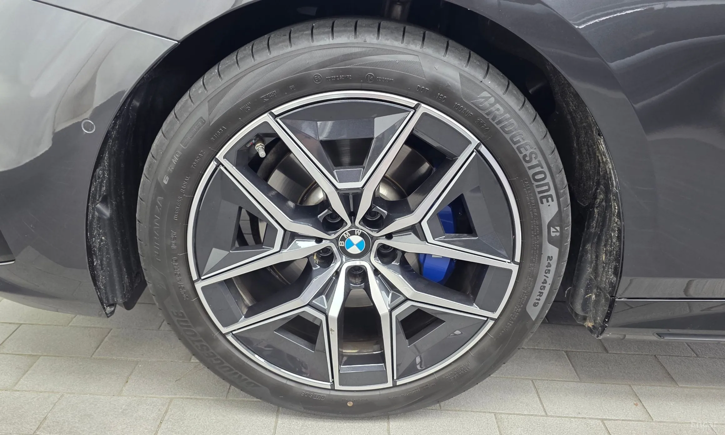 BMW 5 Series (G60) превью 5