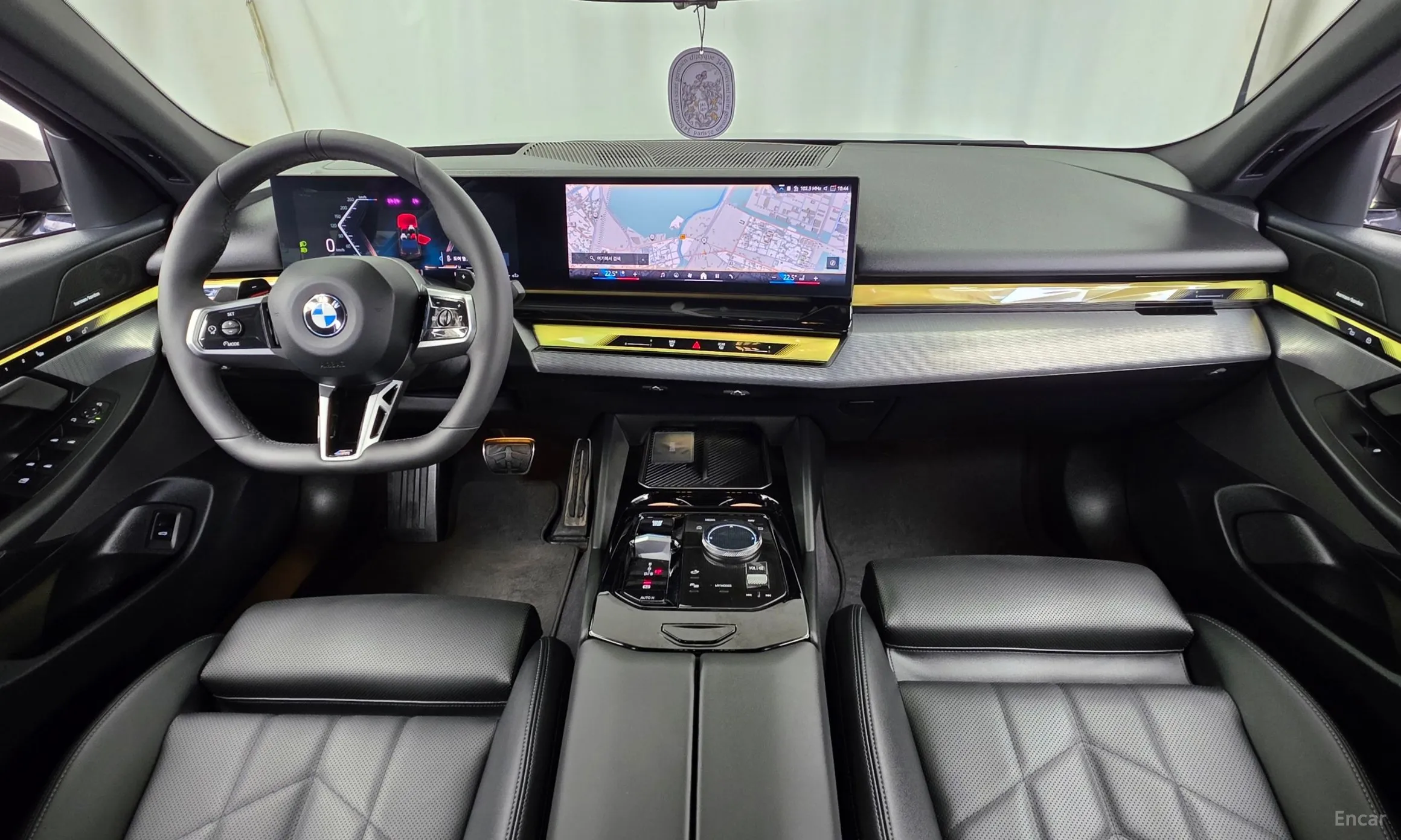 BMW 5 Series (G60) превью 7