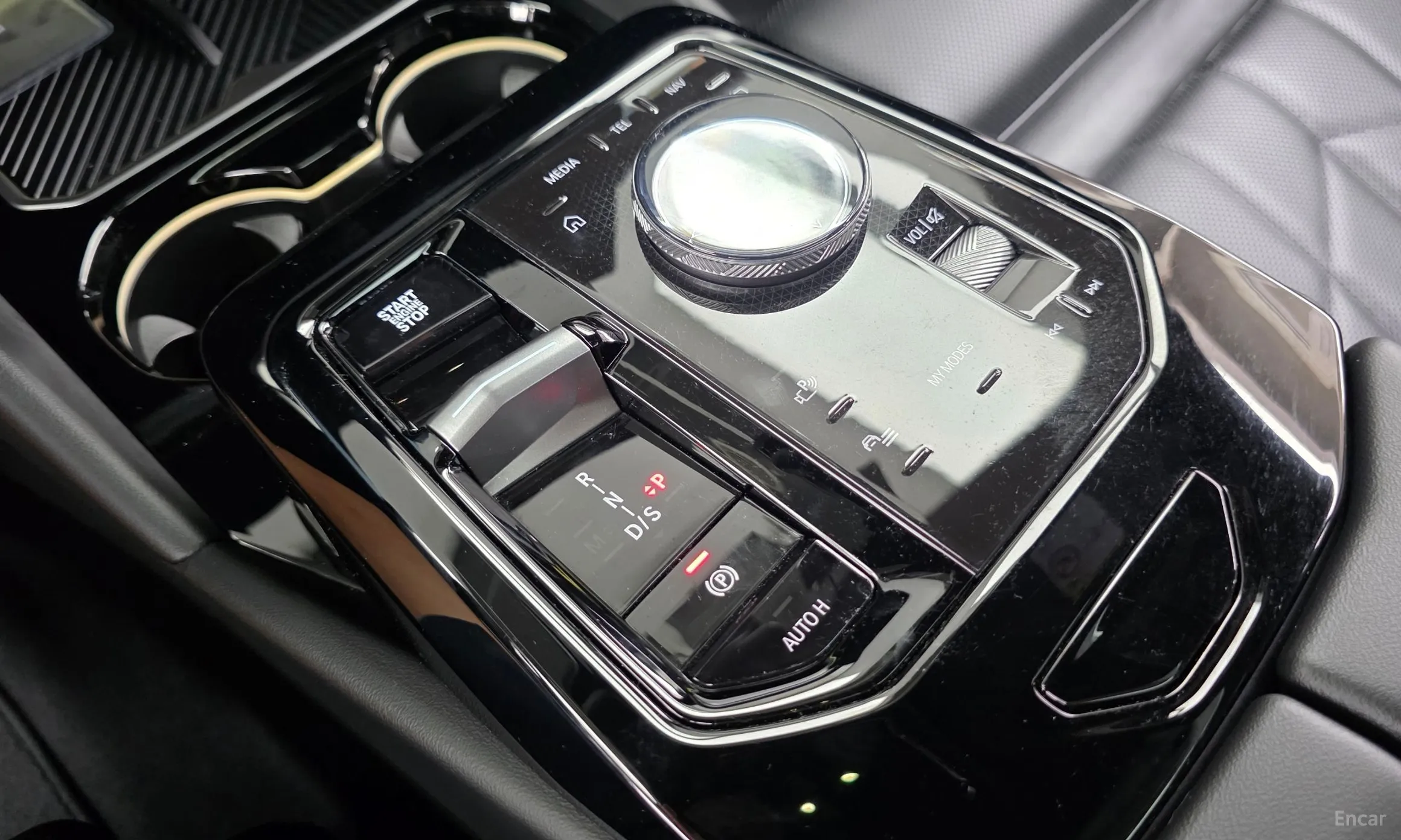 BMW 5 Series (G60) превью 9