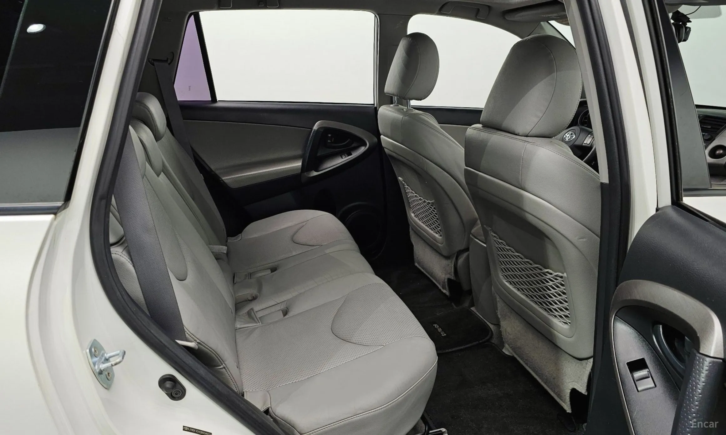 Toyota RAV4 превью 11
