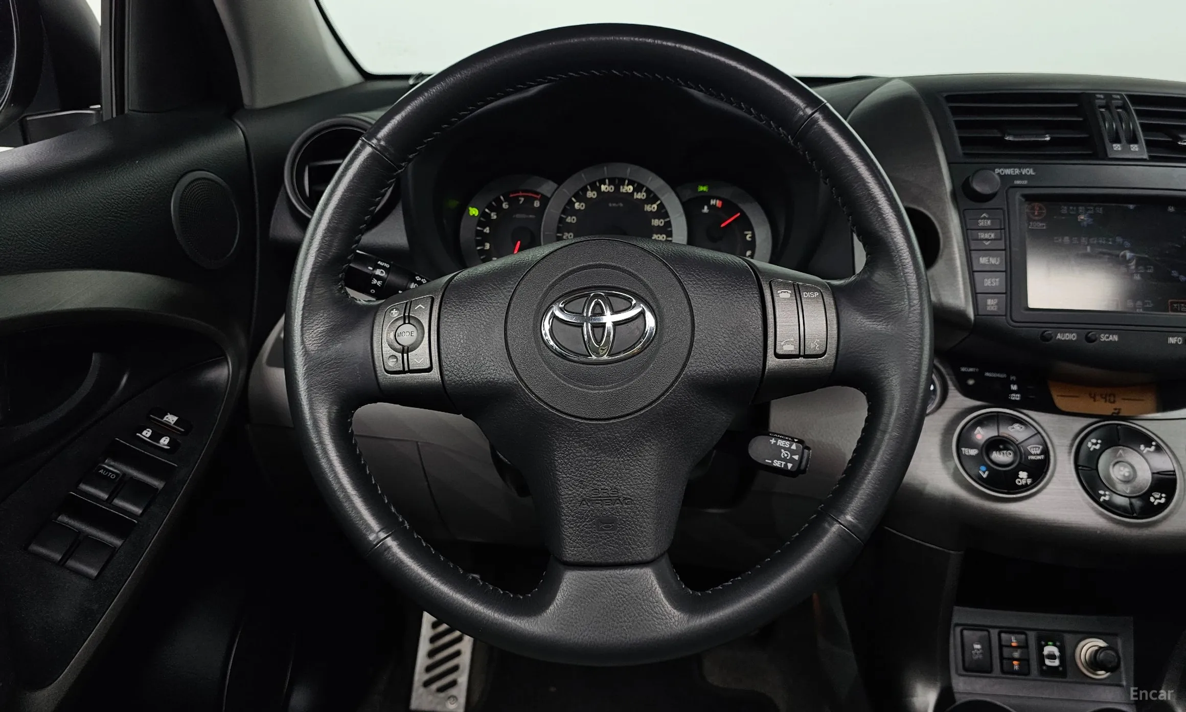 Toyota RAV4 превью 12