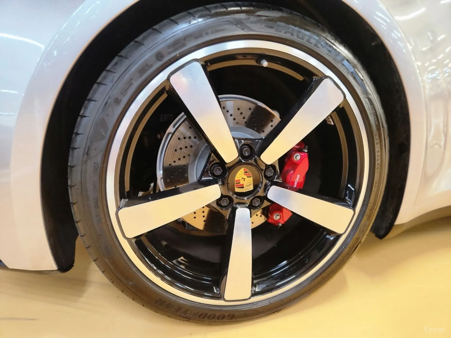 Porsche 911 (992) превью 6