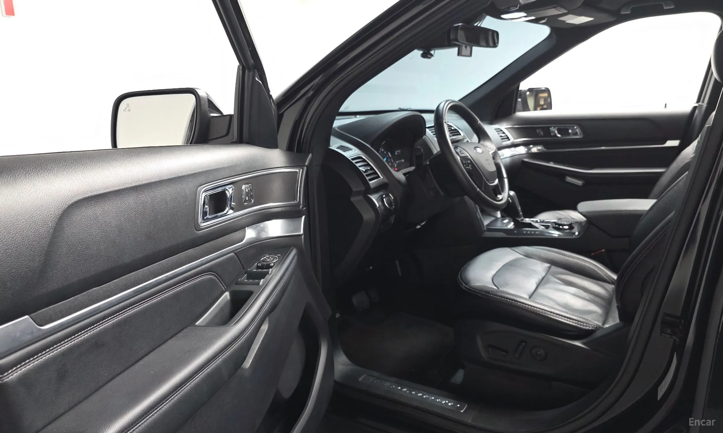 Ford Explorer превью 10