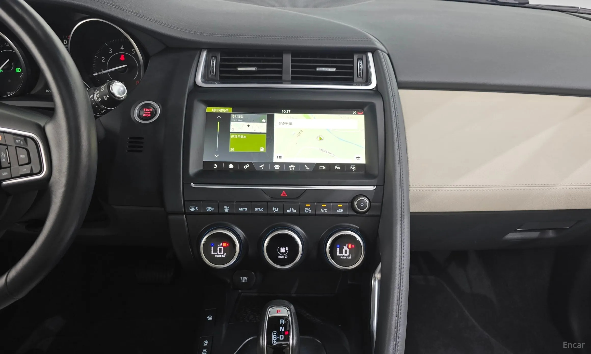Jaguar E-PACE превью 13