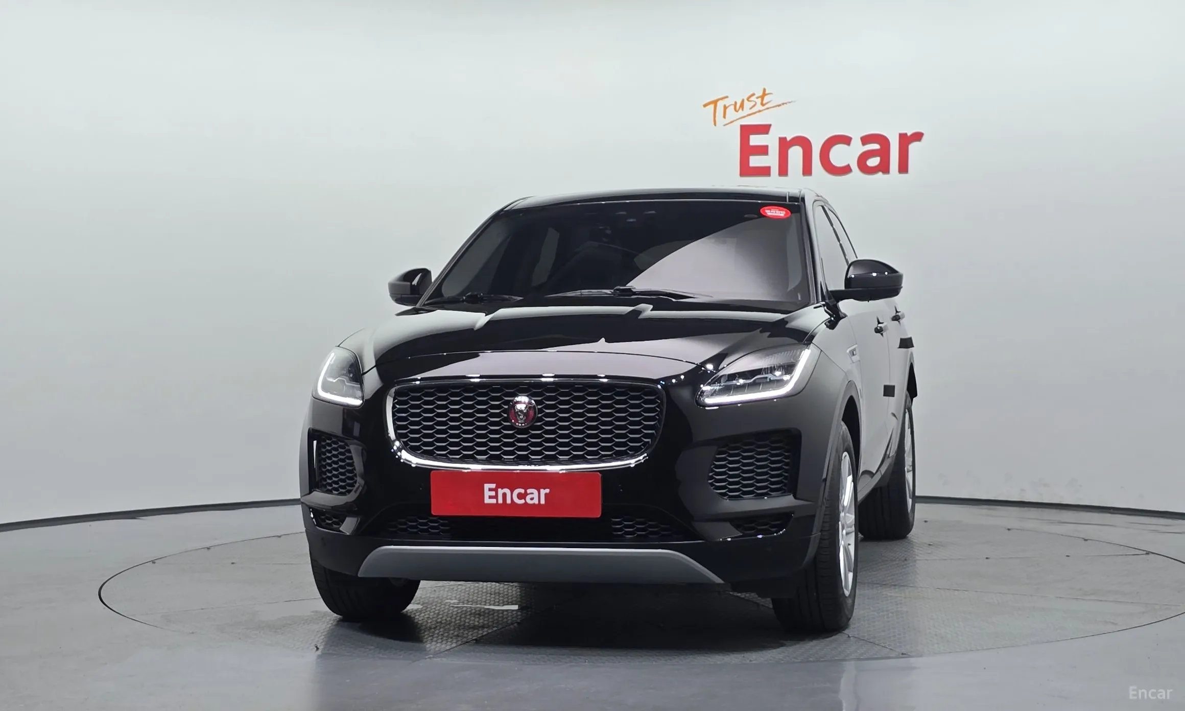 Jaguar E-PACE превью 3