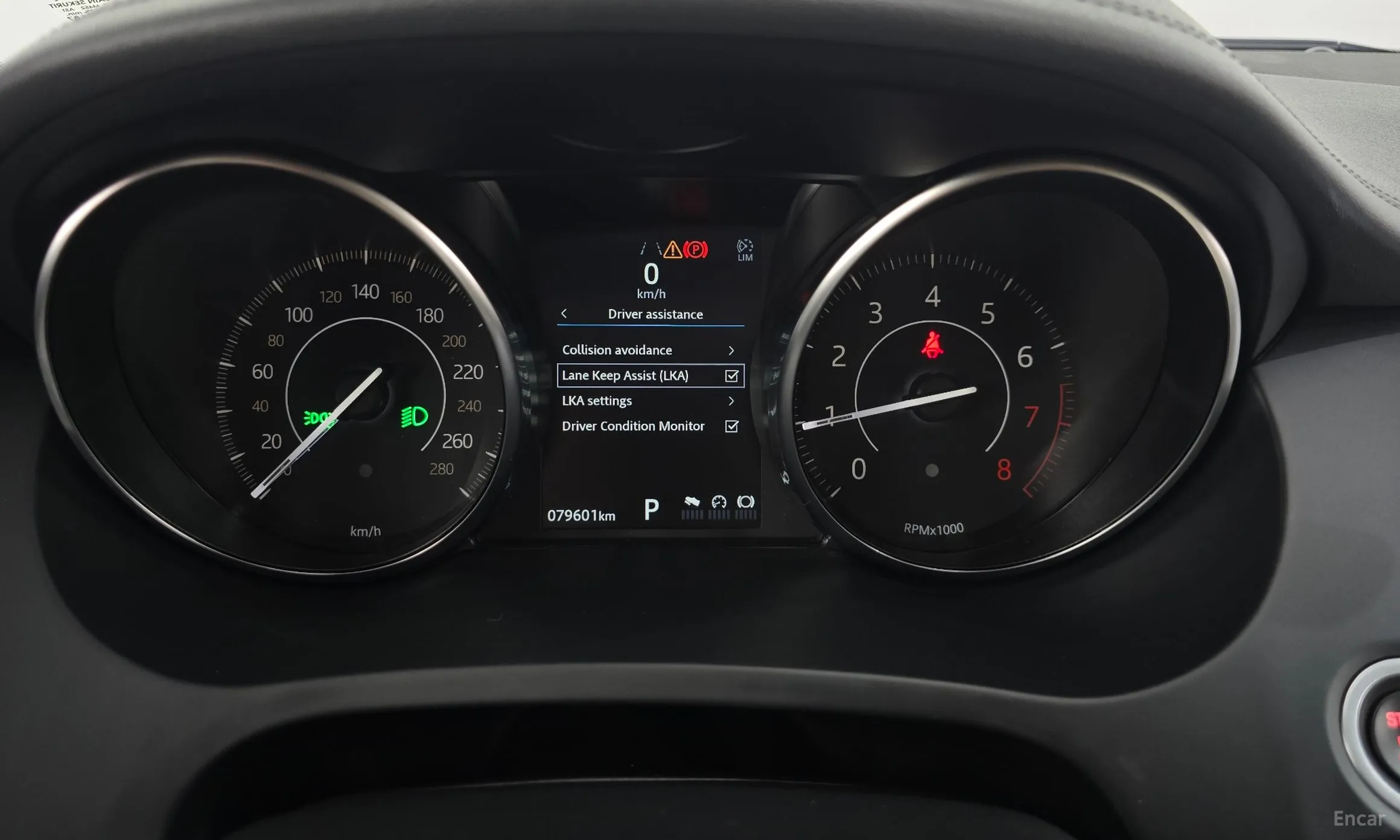 Jaguar E-PACE превью 8