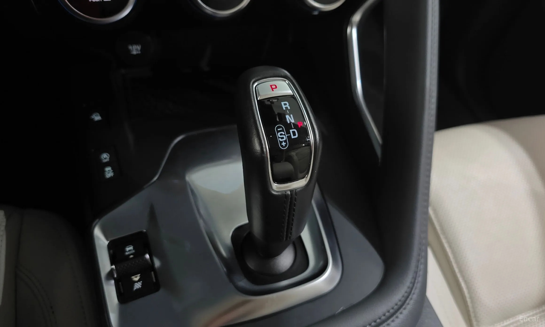 Jaguar E-PACE превью 9