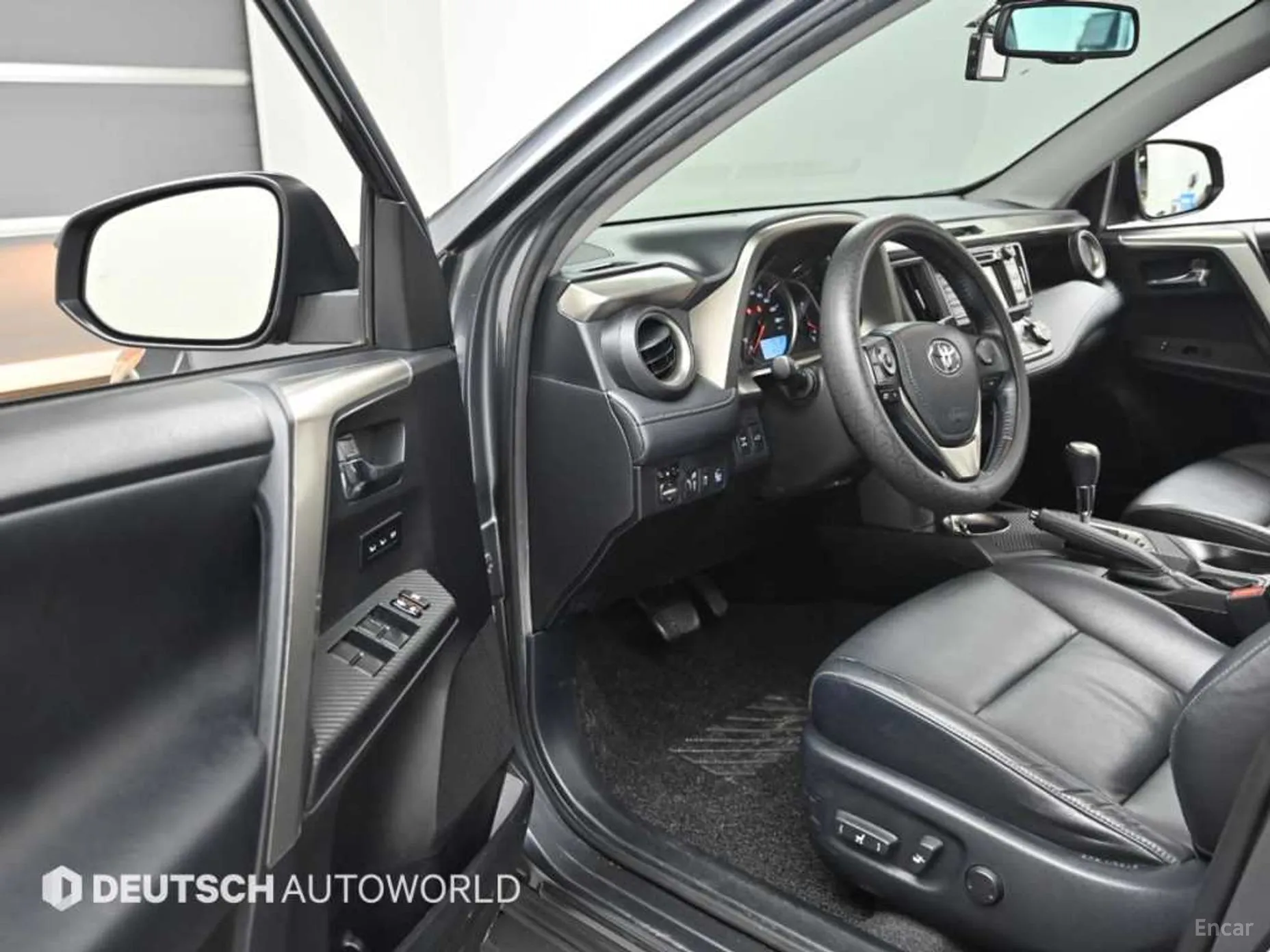 Toyota RAV4 превью 11