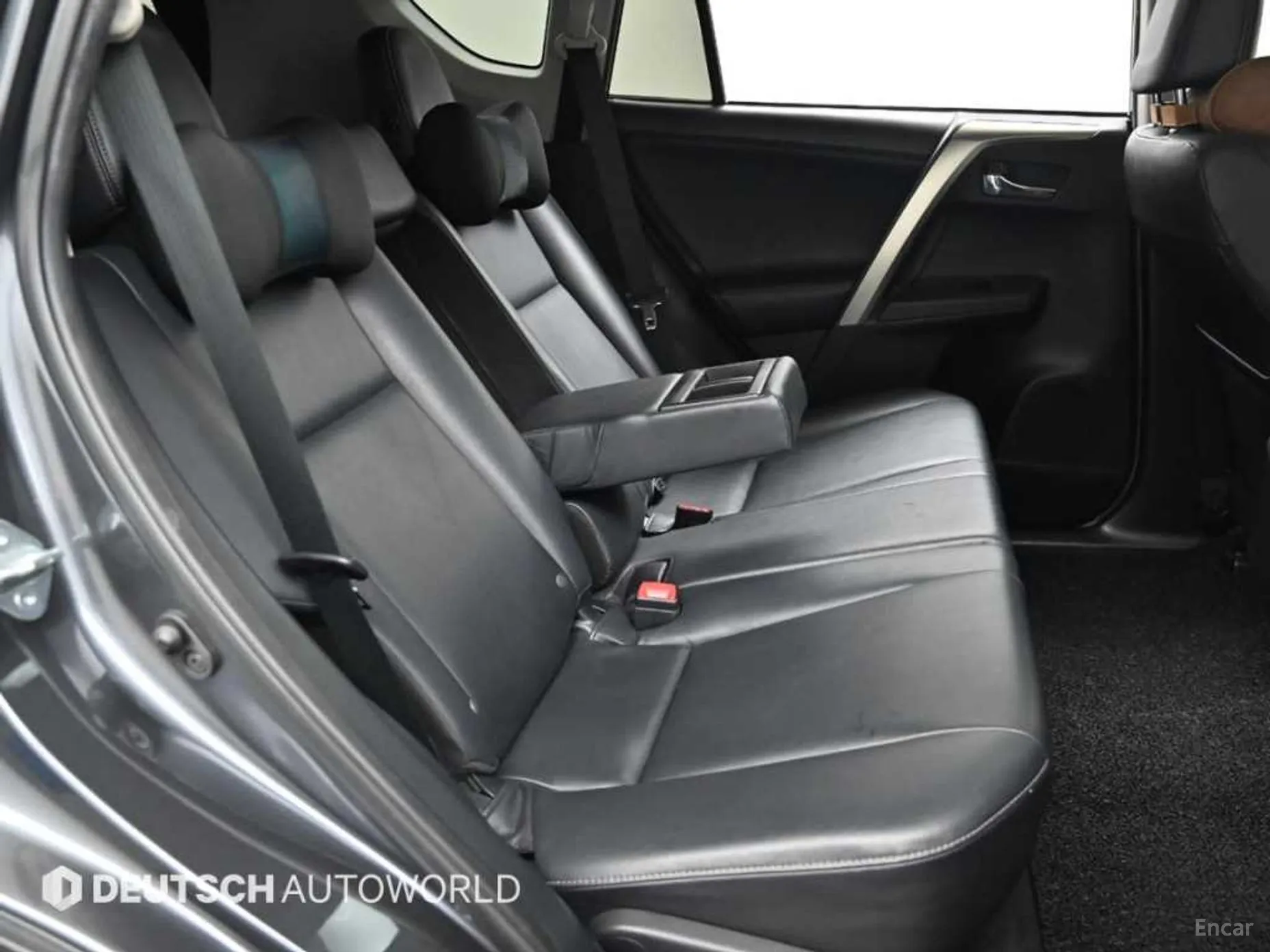 Toyota RAV4 превью 12