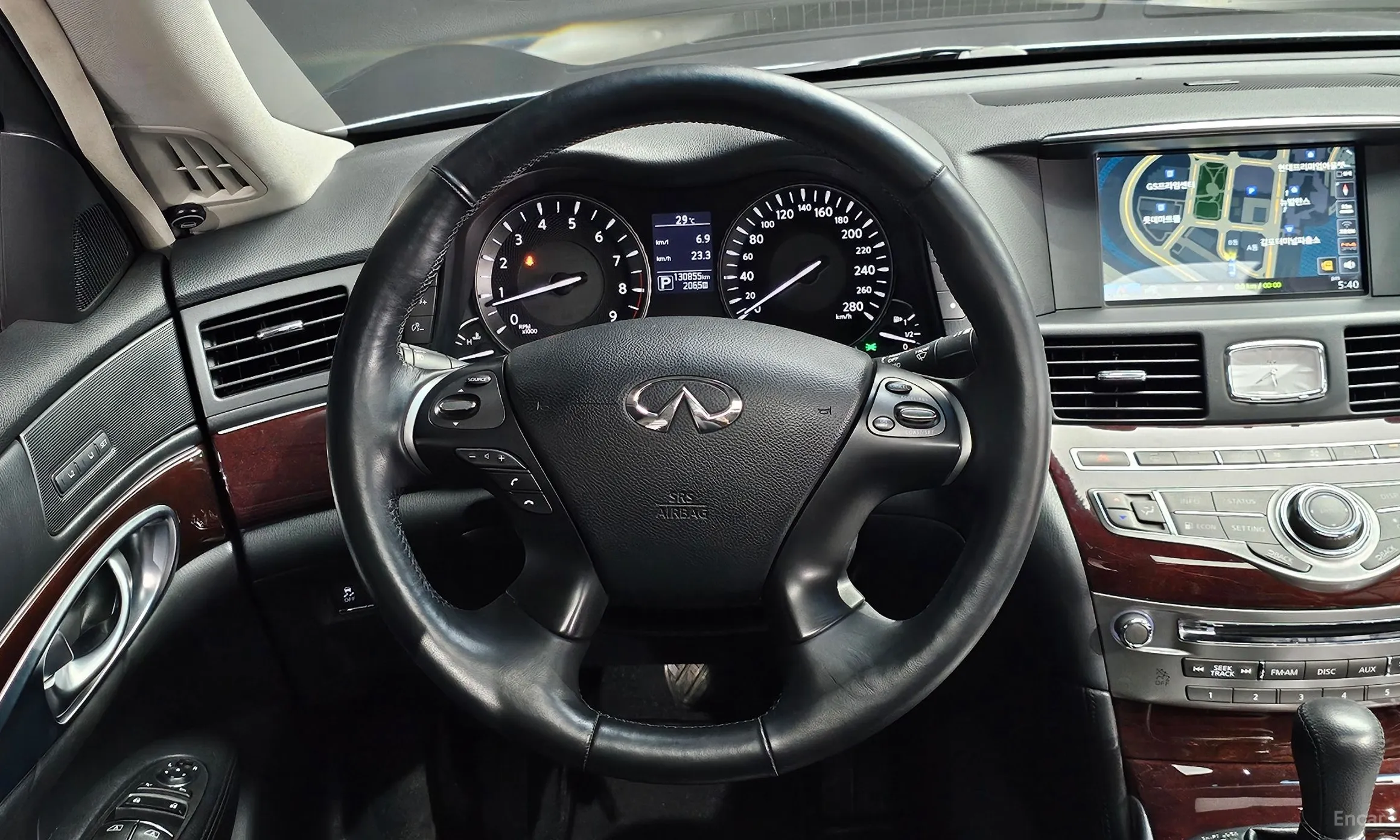 Infiniti Q70 превью 13